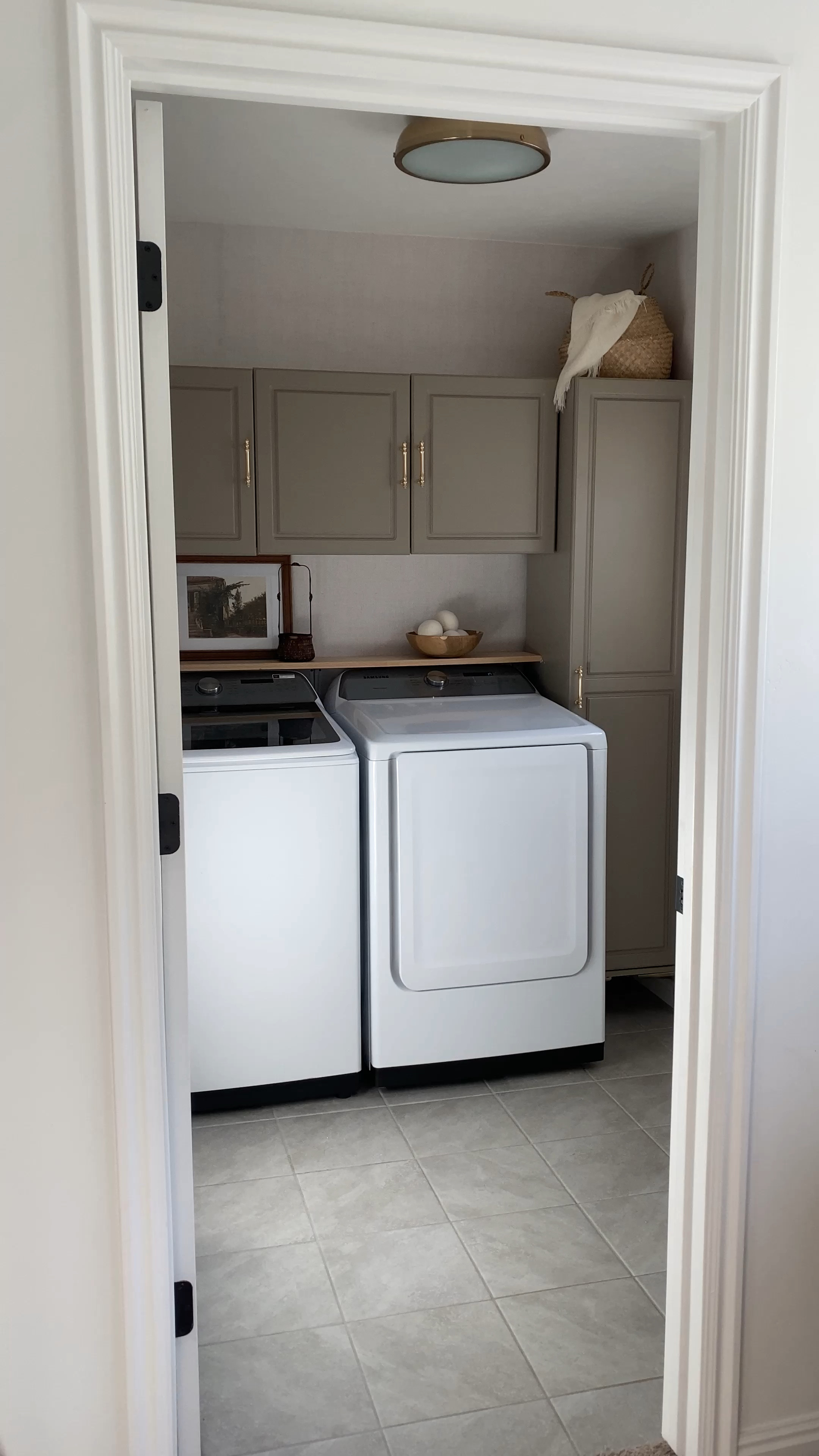Well… here it is, my laundry room has really come a long way I’m so pleased with how it turned out 🥹 there will be just a few details that still need to be added to this space of course, but the bulk of it is indeed, finished! 🙌🏼✨🤍





#laundryroom #basket #homedecor #home #styling #decor #neutral #interiordesign #modern #style #lighting #shelf #bowl #art #lamp #finds #amazon #target 

#LTKFind #LTKstyletip #LTKhome
