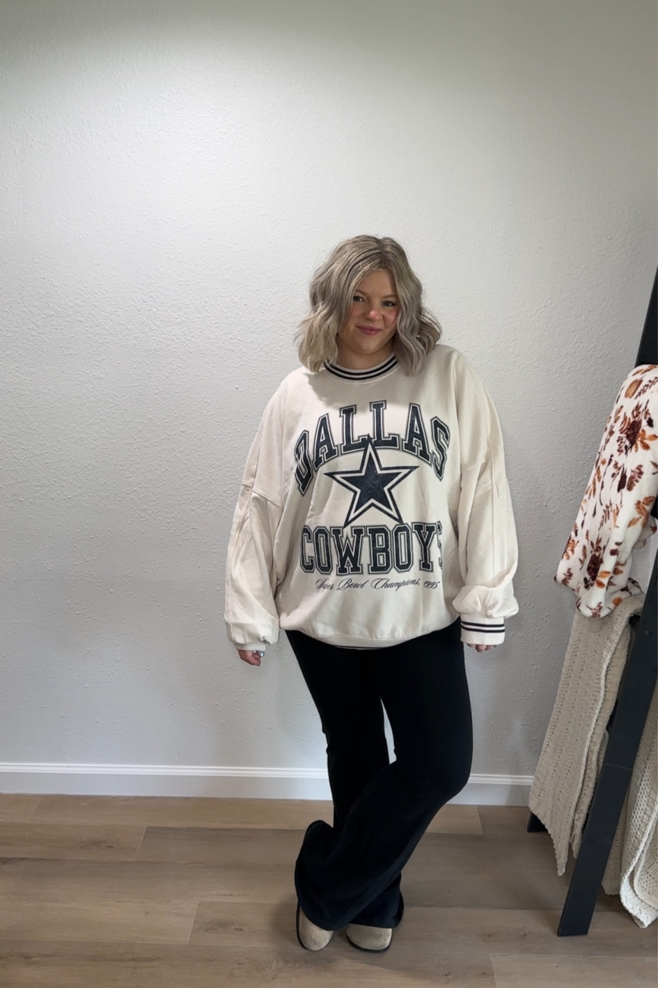 size XL but very oversized 

#LTKStyleTip #LTKFindsUnder100 #LTKBump