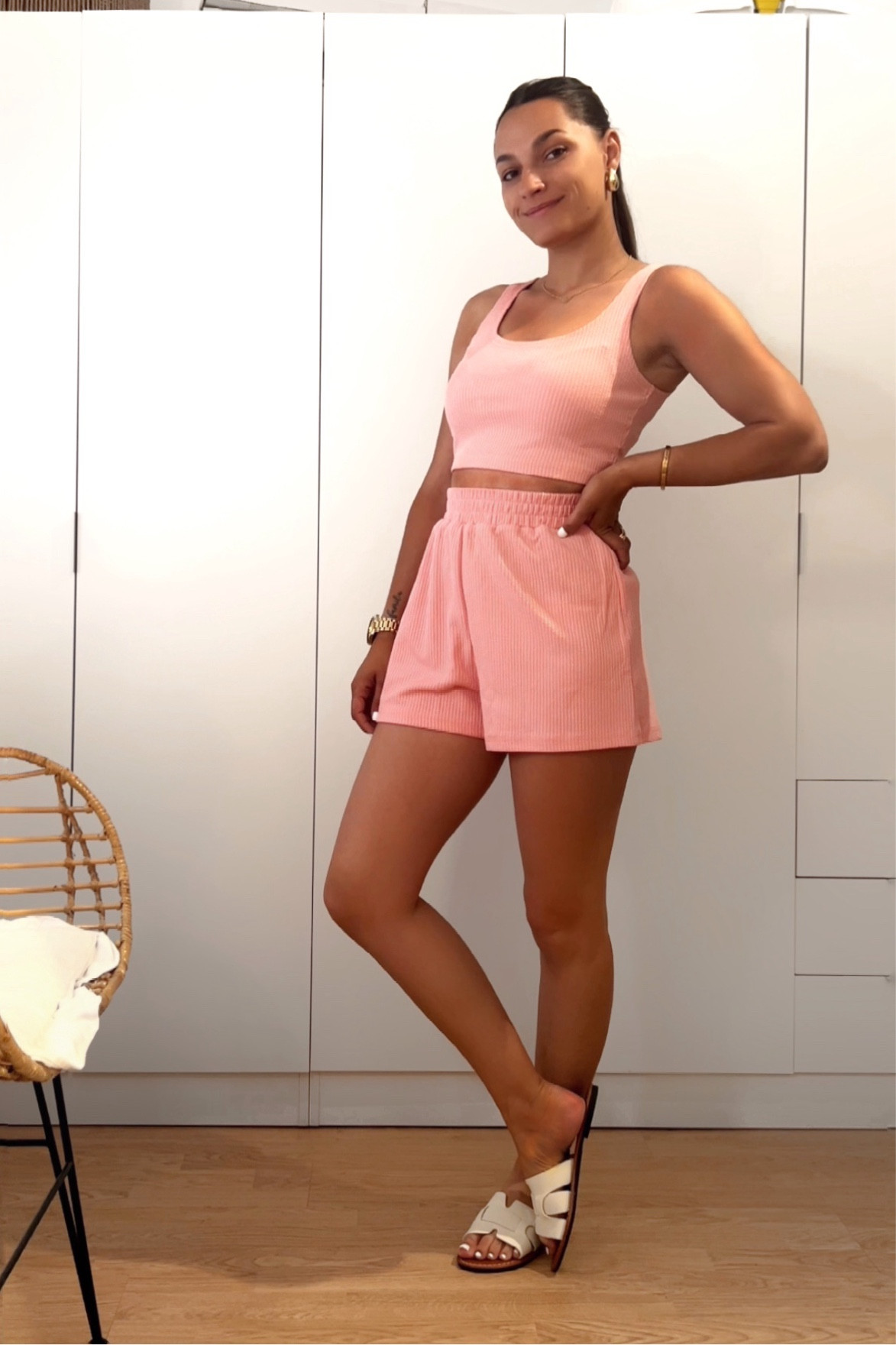Conjunto 2 piezas. Lo hay en prácticamente todos los colores. Utilizo mi talla habitual (XS /34). Queda geeeeeenial 

#LTKsummer #LTKespana