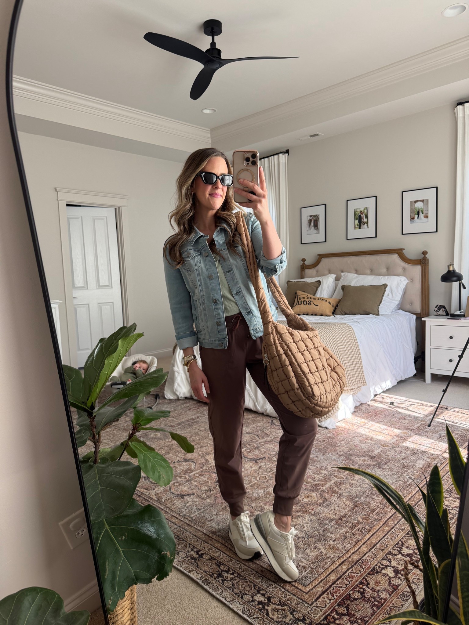 Sports mom outfit of the day. 

I love that the temps are warming up and it’s beautiful outside…if only I could breathe after being in all the pollen!

Mom Style | mom outfit | joggers outfit | Amazon joggers | jean jacket 





#LTKgrwm #LTKmomlife #LTKootd