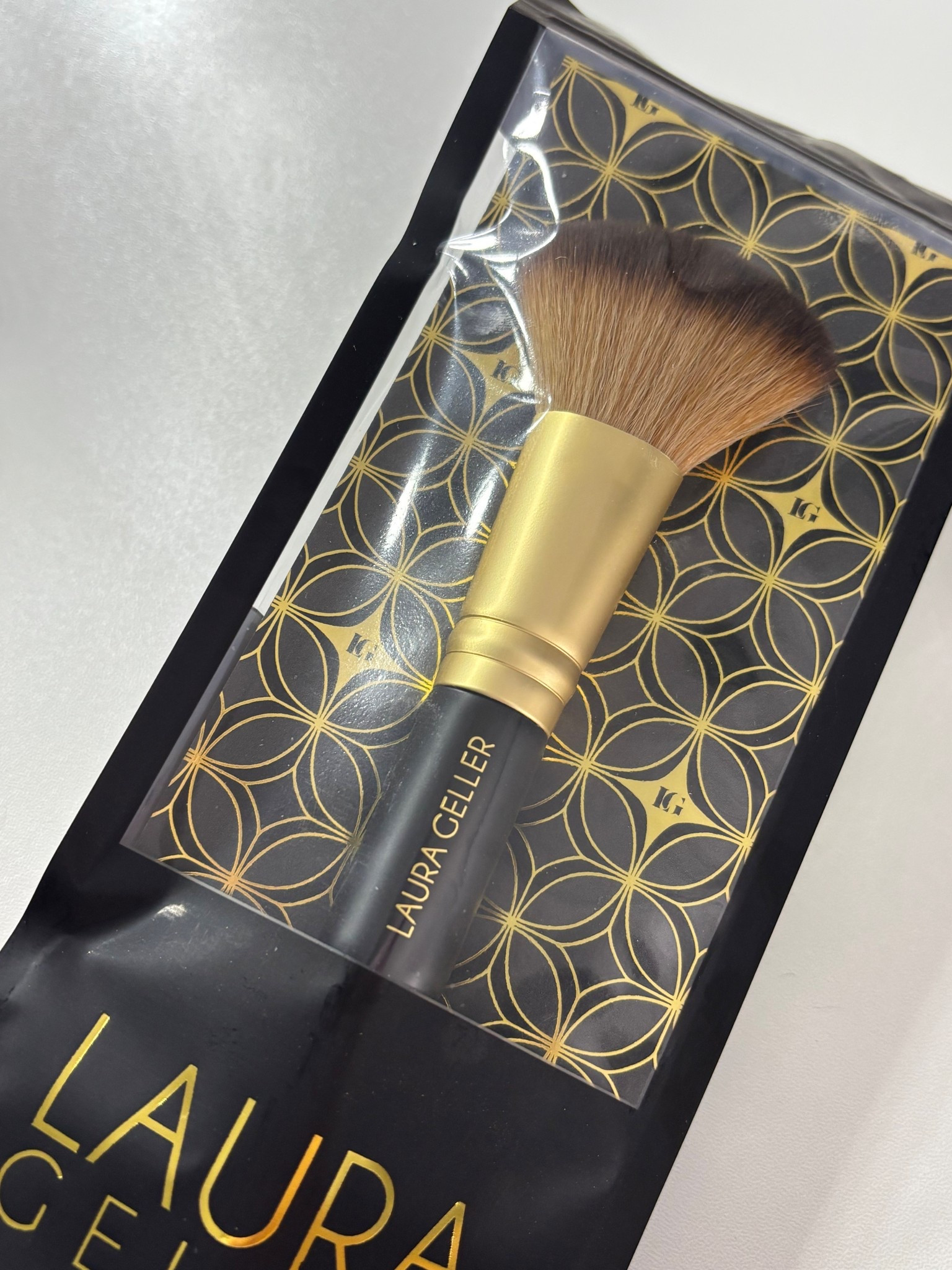I am loving this dual ended makeup brush by Laura Geller Beauty ❤️ It’s perfect for contour/bronzer and blush. The angled side makes it so easy to apply blush. It’s so easy to blend. The serum blush applies beautifully. #makeupbrush #makeupessentials #favorites #beauty #grwm

#LTKgrwm #LTKdayinmylife #LTKmorningroutine