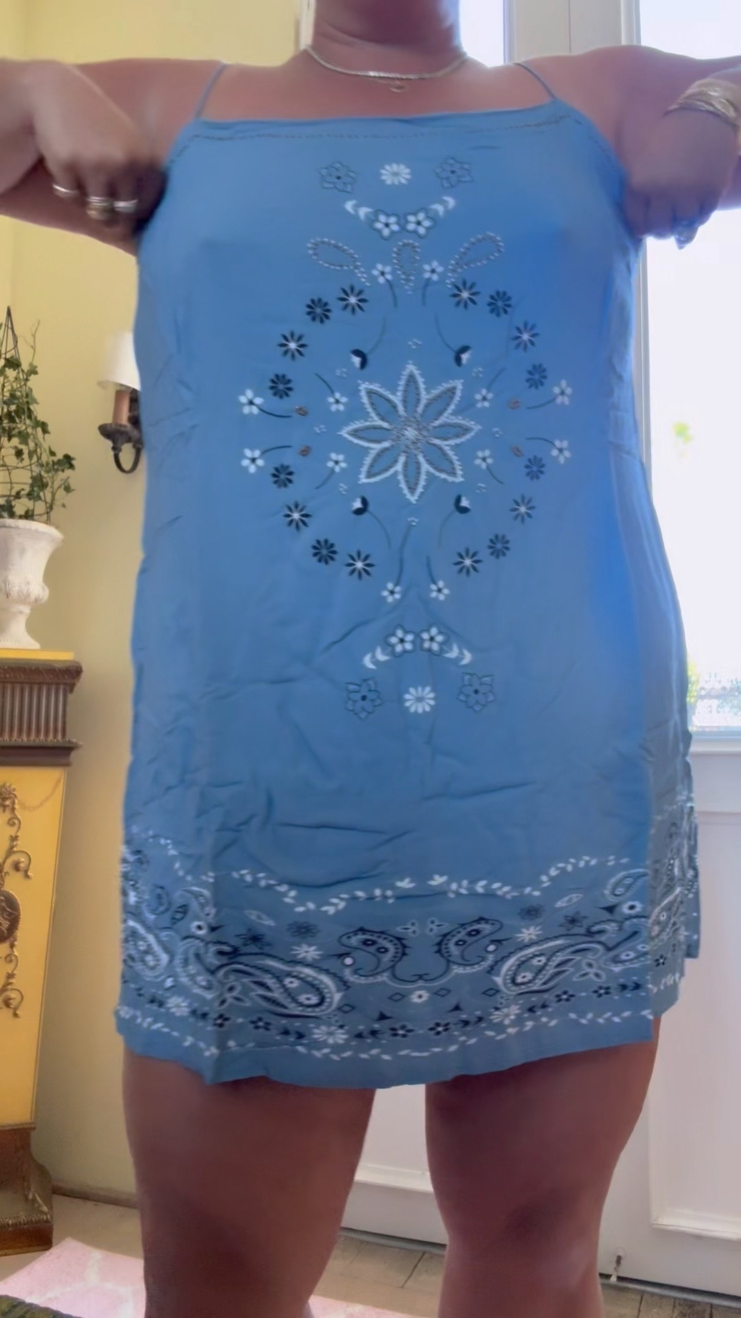 BLUE or YELLOW? 
Helllllpp!!! 

Comment ‘shop’ if you want her too, I’ll send the link! Xoxox 