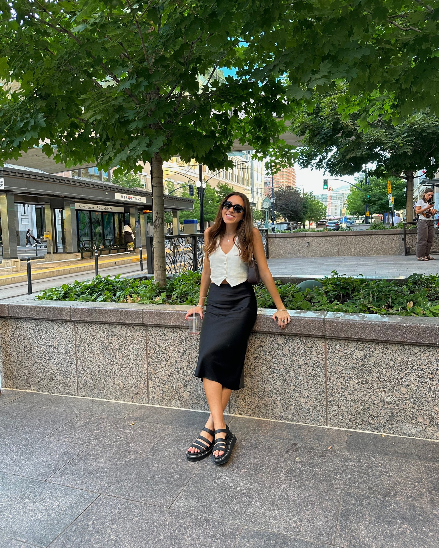 A chic & simple summer fit:
Wearing a white linen vest from Lulus in size XS (sold out but linked some alternatives!) Silk midi skirt is from Quince in size XS - an absolute closet staple! 

Shoulder bag is from Portland Leather Goods. Get 30% off your first purchase of $100 here: https://lnk.bio/meagan.db 🖤

#linen #linenlook #silkskirt #midiskirt #chicoutfit #chicstyle #minimaloutfit #minimalstyle #streetfashion #streetstyle #neutrallook #linenvest #whitevest #docmartens #drmartens #summerlook #summerstyle #summeroutfitinspo 