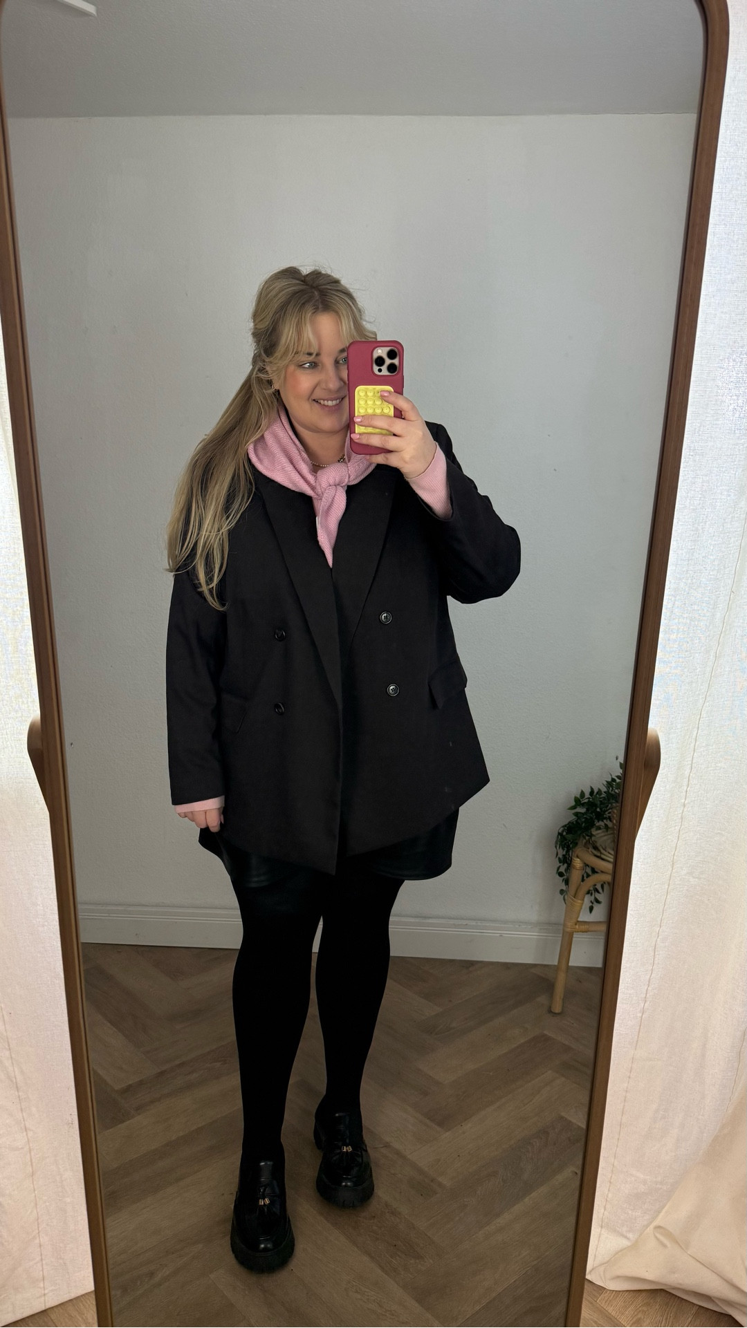 OOTD 🖤🤎💗

#plussizefashion #winter 

#LTKFashionMonth #LTKplussize #LTKwinter