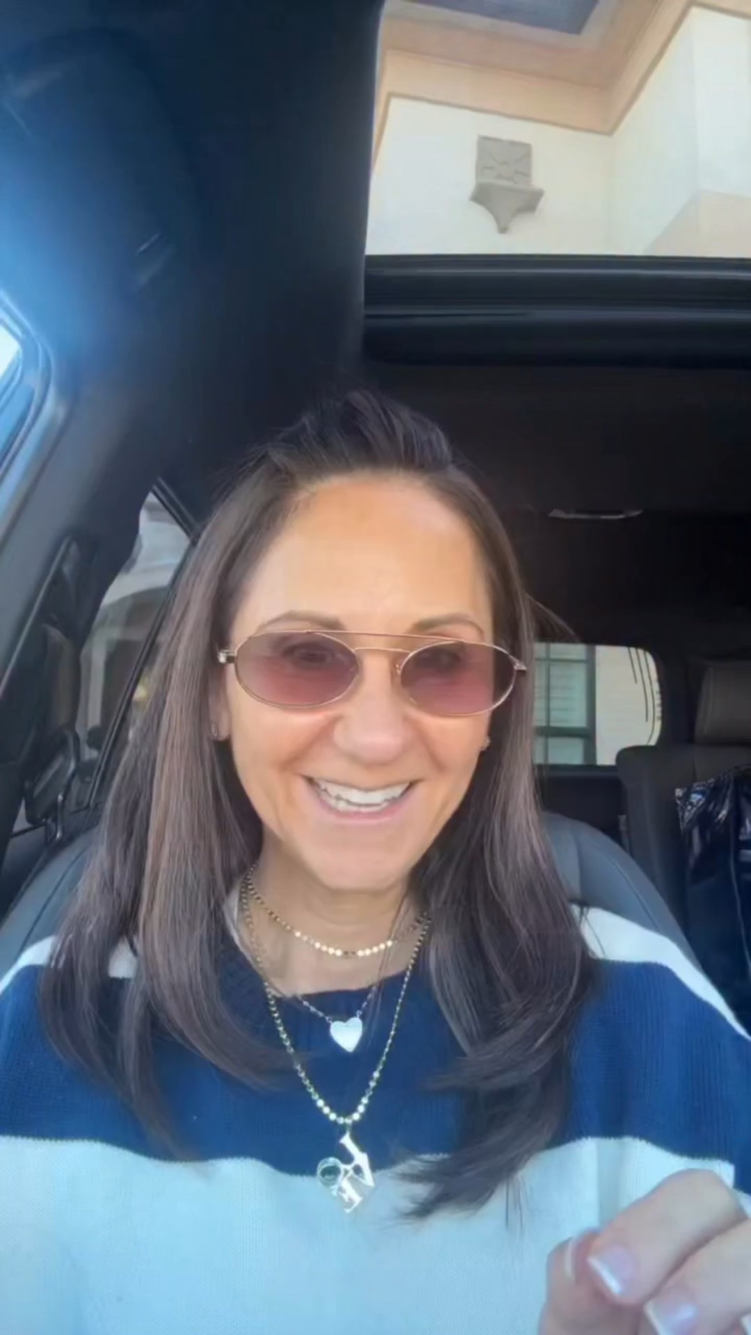 Layering 101….let’s get it going, ladies 🤍
Building a stack is that easy.
Mix, match, layer what you love.
Throw pieces together, connect dot chains…it doesn’t have to be perfect.
If you love it, it works ✨#mbstyles #affordableluxury #jewelry #layering101 #mixandmatch