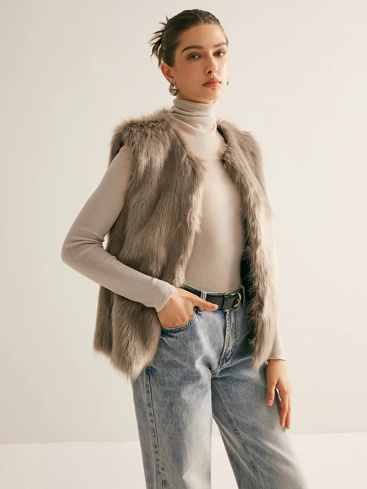 Leisure Faux Fur Vest | Commense