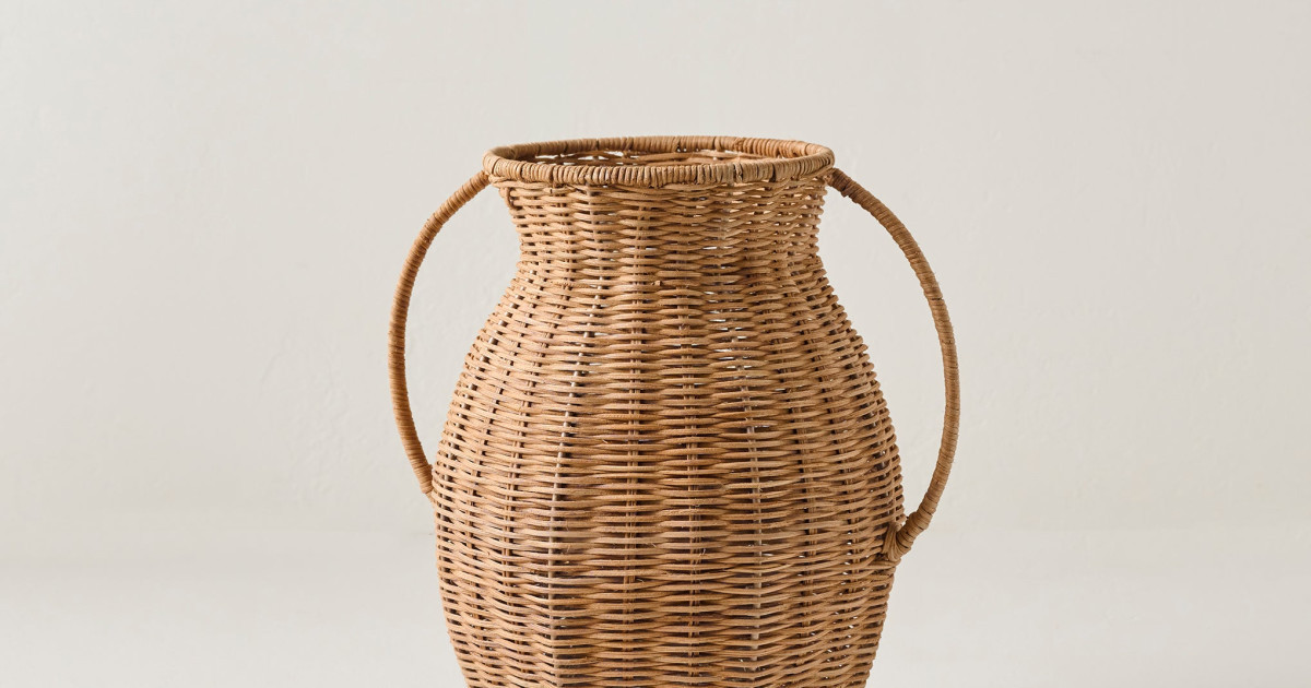 Round Rattan Vase | Magnolia