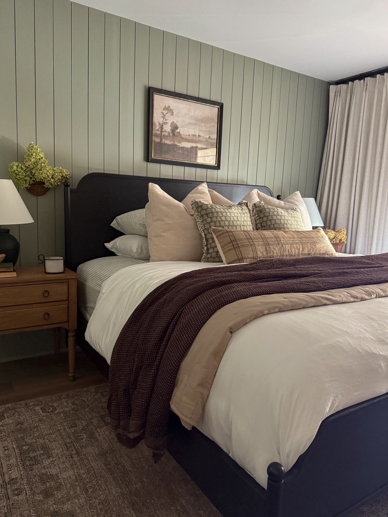 So in love with how my bedroom turned out 🩷