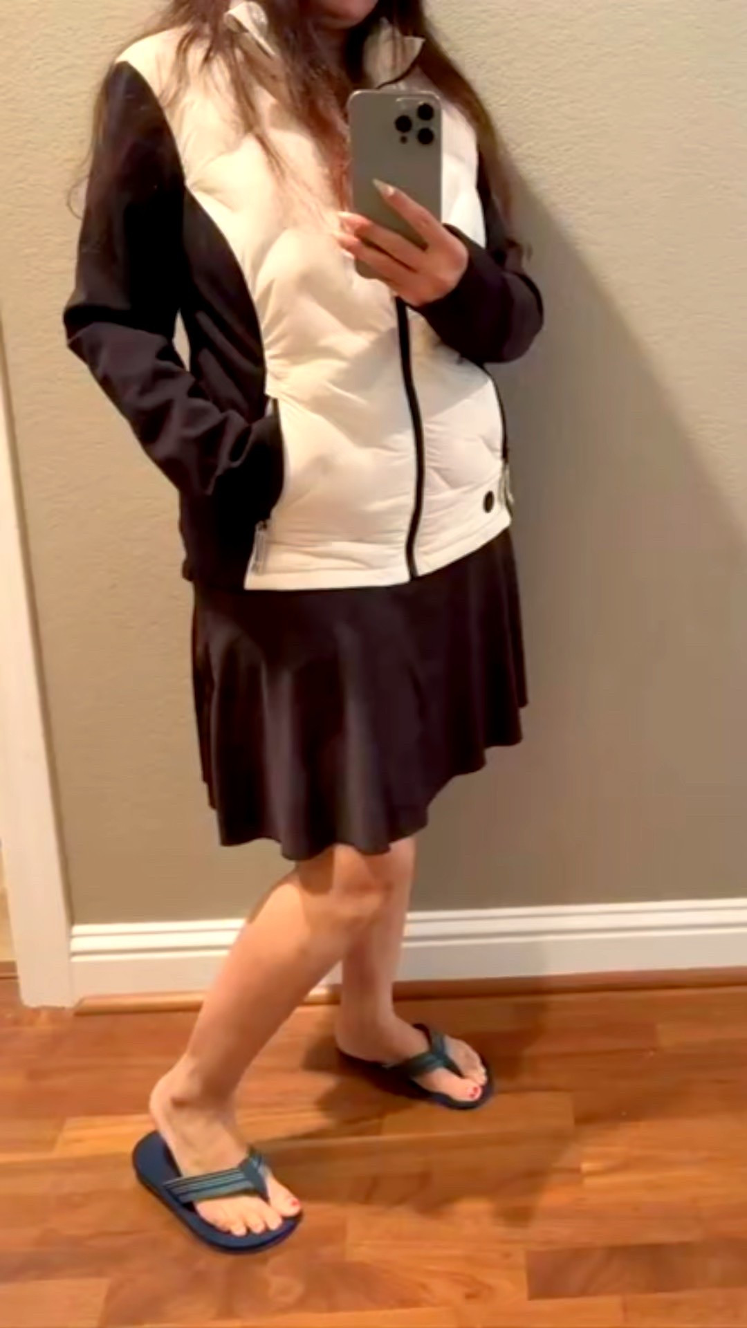 Fieldsheer Mobile Warming Technology - Aria Hybrid Jacket .. 

This is my new favorite jacket.. It is warm enough by itself for transitioning months and the heating technology is crazy cool. It comes with a battery and a charging cable and is pretty easy to charge. The battery isn’t super lightweight but it isn’t very heavy either. You can easily keep it in the jacket without feeling lot of weight. And the battery has it’s own little zipper pocket so you still get two pockets to keep your hands warm and the battery secured. For someone like me who gets really really cold this is amazing. Also, this is gonna be so helpful during travel. It fits really well, makes me look slim and looks really high quality. I absolutely love it.



#LTKGiftGuide #LTKTravel #LTKSeasonal