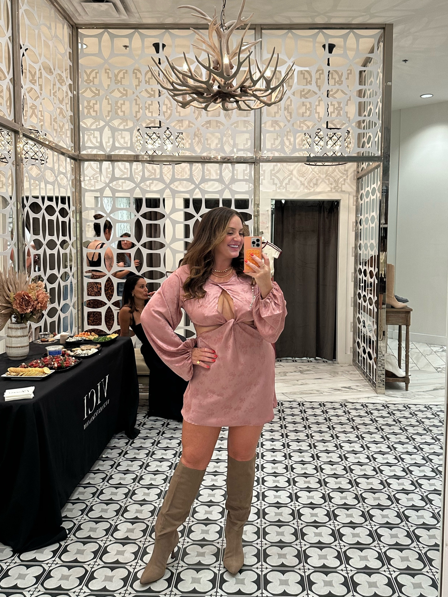 Vici sale through my link - get 30% off this weekend and 25% off the rest of the year with my code: skhammer25
.
I’m wearing size XL

#LTKSaleAlert #LTKFallSale #LTKxVICI