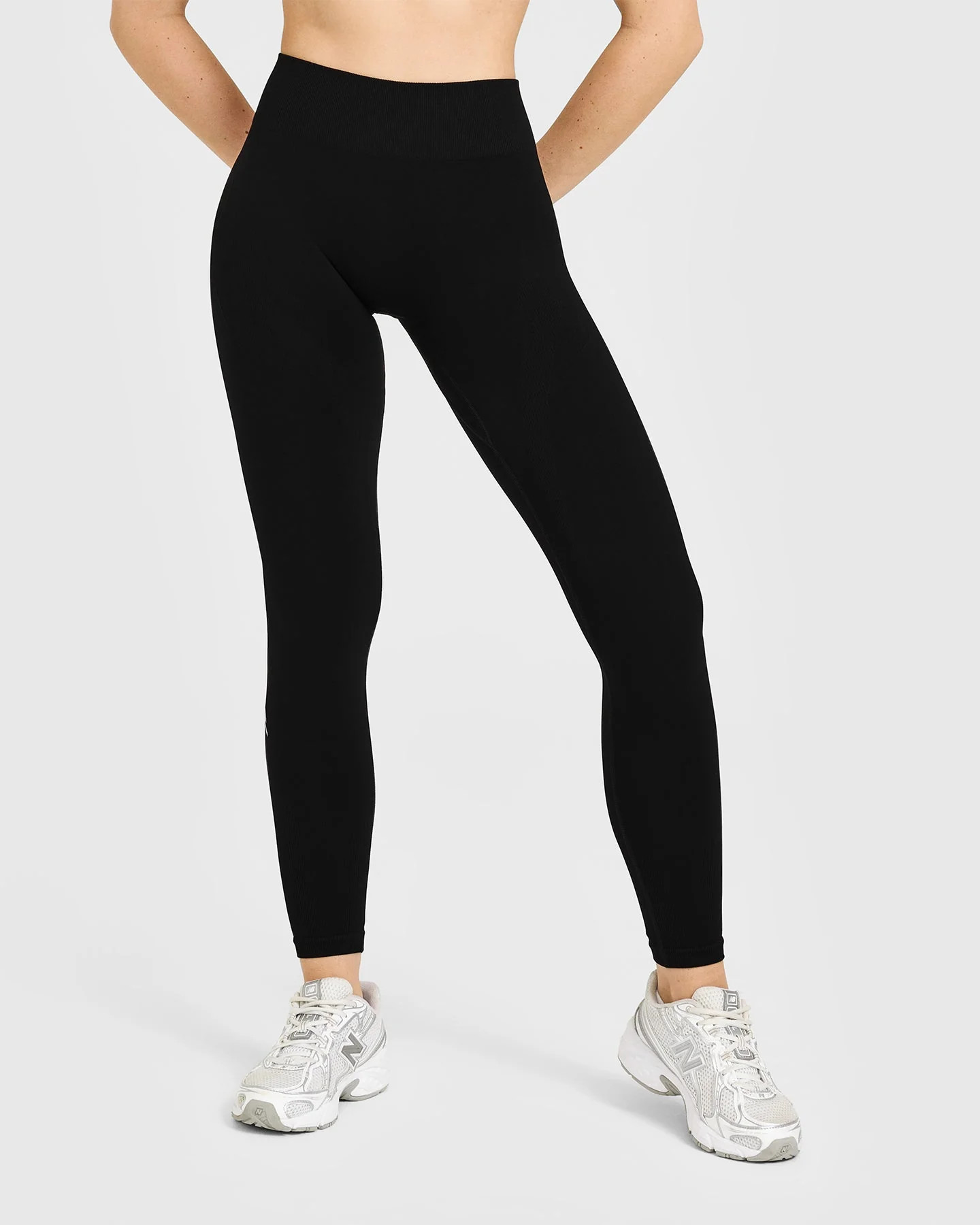 EnhanceLift™ Seamless Leggings with White Logo
Black | Oner Active (UK / US)