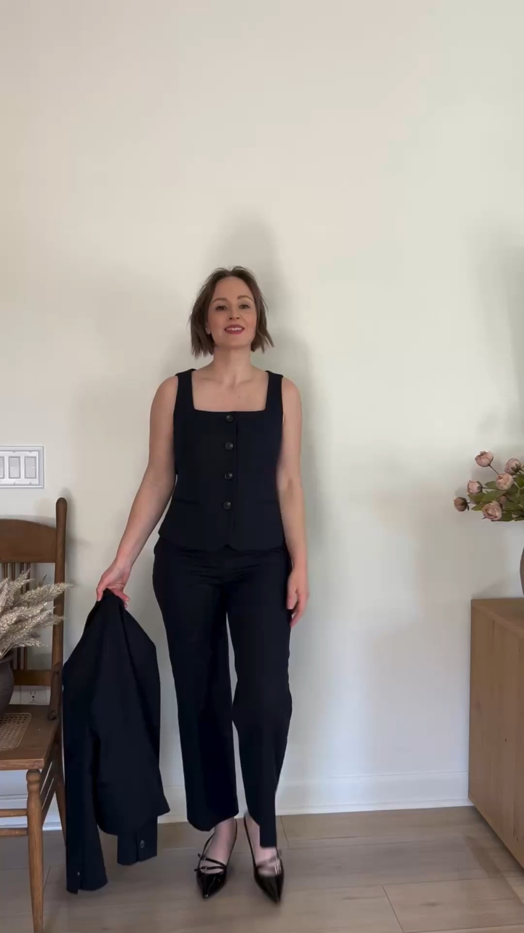 More casual business wear. These are cropped pants with a slight flare (love 😍) and work well with my inseam. As a petite, I try to avoid anything cropped as it tends to make me look shorter. These are a great pant for summer and have a high cotton content which is important when looking for high quality and breathable fabrics. Pants are a 0 regular (I have long legs and short torso) but could have sized down. Tops are either XS or PS and jacket is 2P. The color is Night sky. @anntaylor @onequince #anntaylor #quince #petitefashion #petitecorporatewear #petiteworkwear