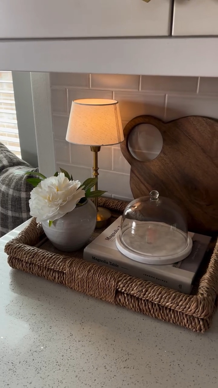 Cozy kitchen details I’m loving lately 🤍 

I’m always trying to make the kitchen feel warm and inviting since it’s where we gather the most. And I’m loving this little cordless lamp.

#kitchendecor #cozyhome #neutralhome #kitchenstyling #amazonhomedecor

#LTKHome #LTKmorningroutine #LTKvlog