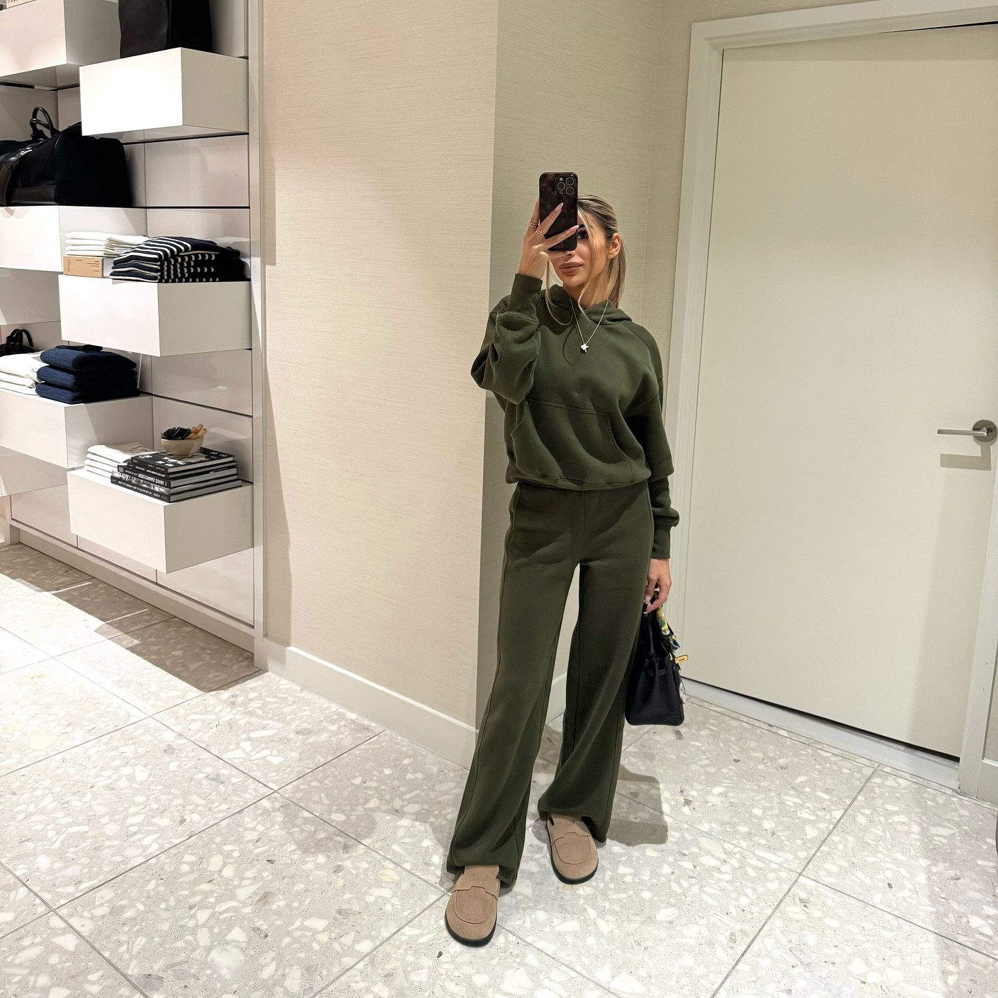 Monochromatic sets are the easiest base for comfort that still feels styled💚 Paired with the right shoes and accessories for a look that feels elevated yet effortless✨
.
.
.
.
.
.
.
.
.
.
.
.
.
.
.
#ablondestyling #luxurystyling 
#wardrobestylist #personalshopper #virtualstyling #personalstylist #aerie #hermes #birkin25 #summerfridays #beauty #style #fashion #detroit #michigan #florida #nyc #miami #la #newyork #aritzia #fashion #style #matchingset #ootn #ootd #fall #fallstyle #falltrends #personalstylist #wardrobestylist