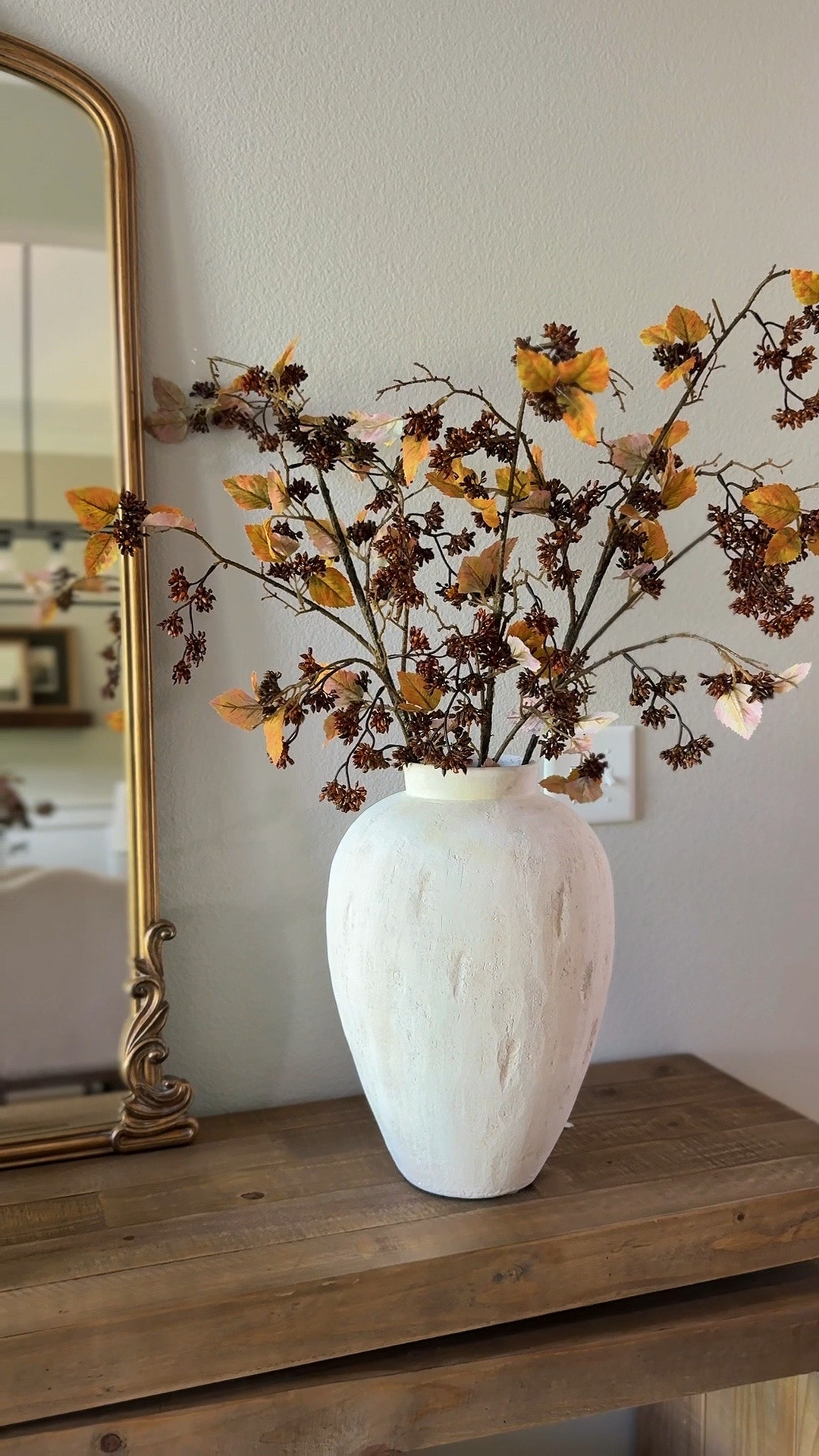The perfect vase + stem combo 🤎🌿 Simple, organic, and just enough to bring a little warmth into the space.

#HomeDecor #OrganicDecor #FallDecor #TargetFinds #MichaelsFinds

#LTKHome