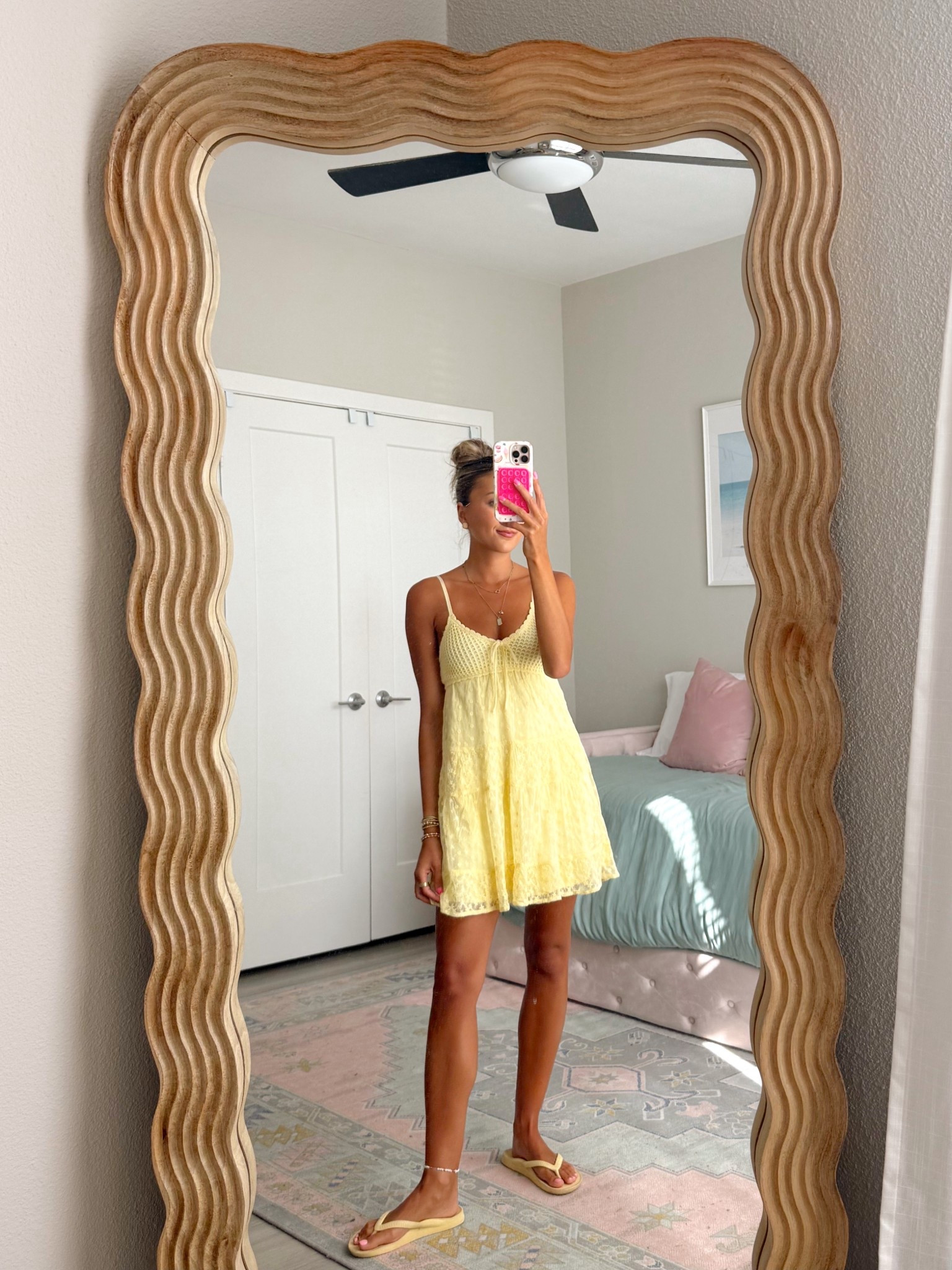 cutest dress from
Hollister 🌞