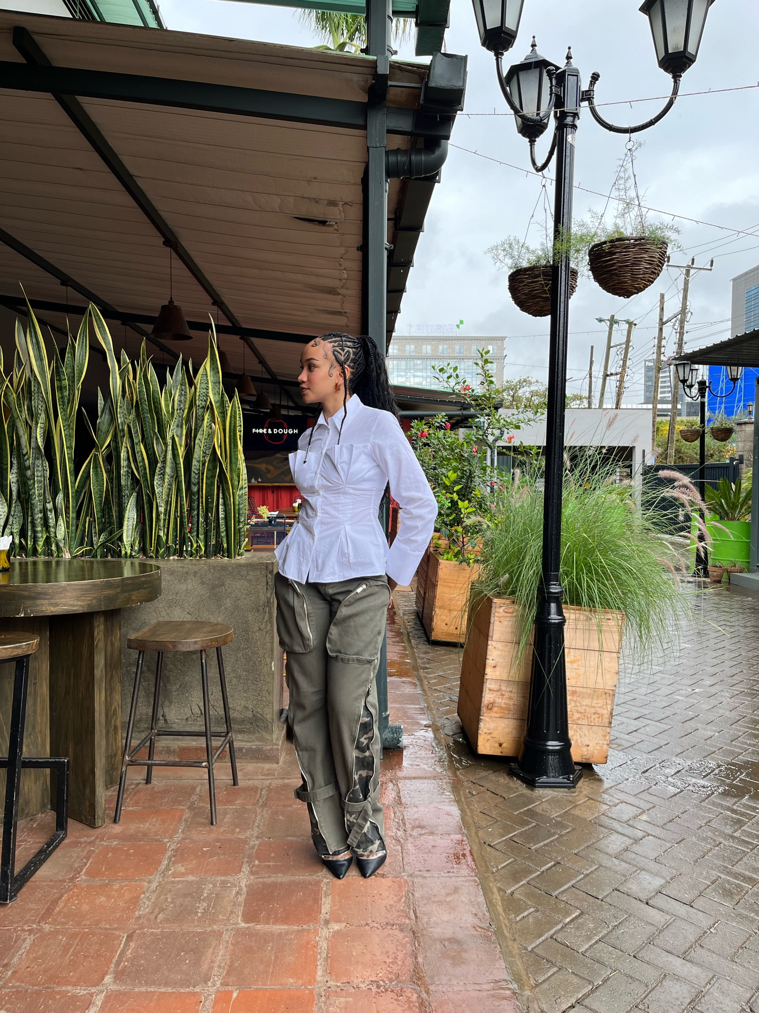 Shirt: Zara (Poplin Corset Shirt)
Pants: Maniere de voir (Zip Detail Denim Cargo Pants - Khaki Camo)
