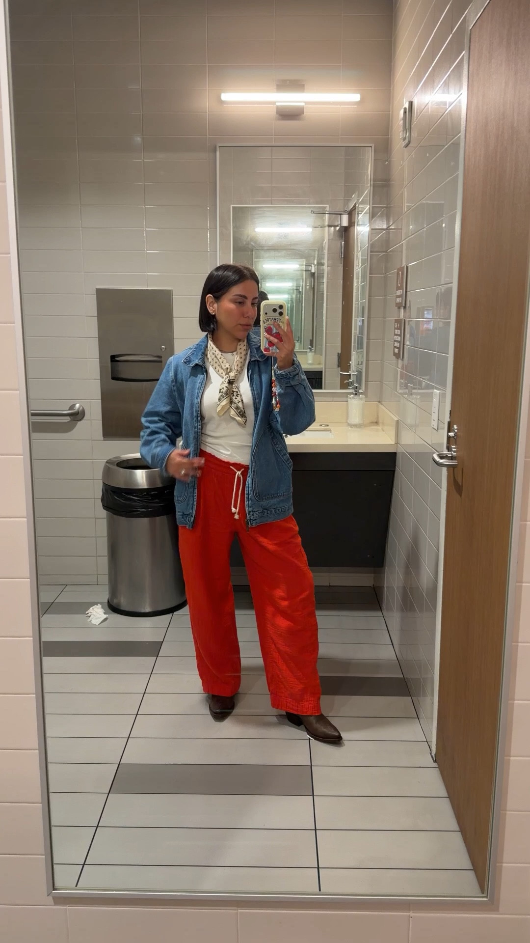Comfy airport fit but make it CHIC for the Finca. 