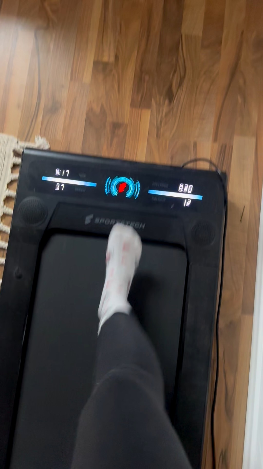 If you have a fitness goal this year get yourself a walking pad to get your steps in!!

#LTKmomlife #LTKfitnessgoals