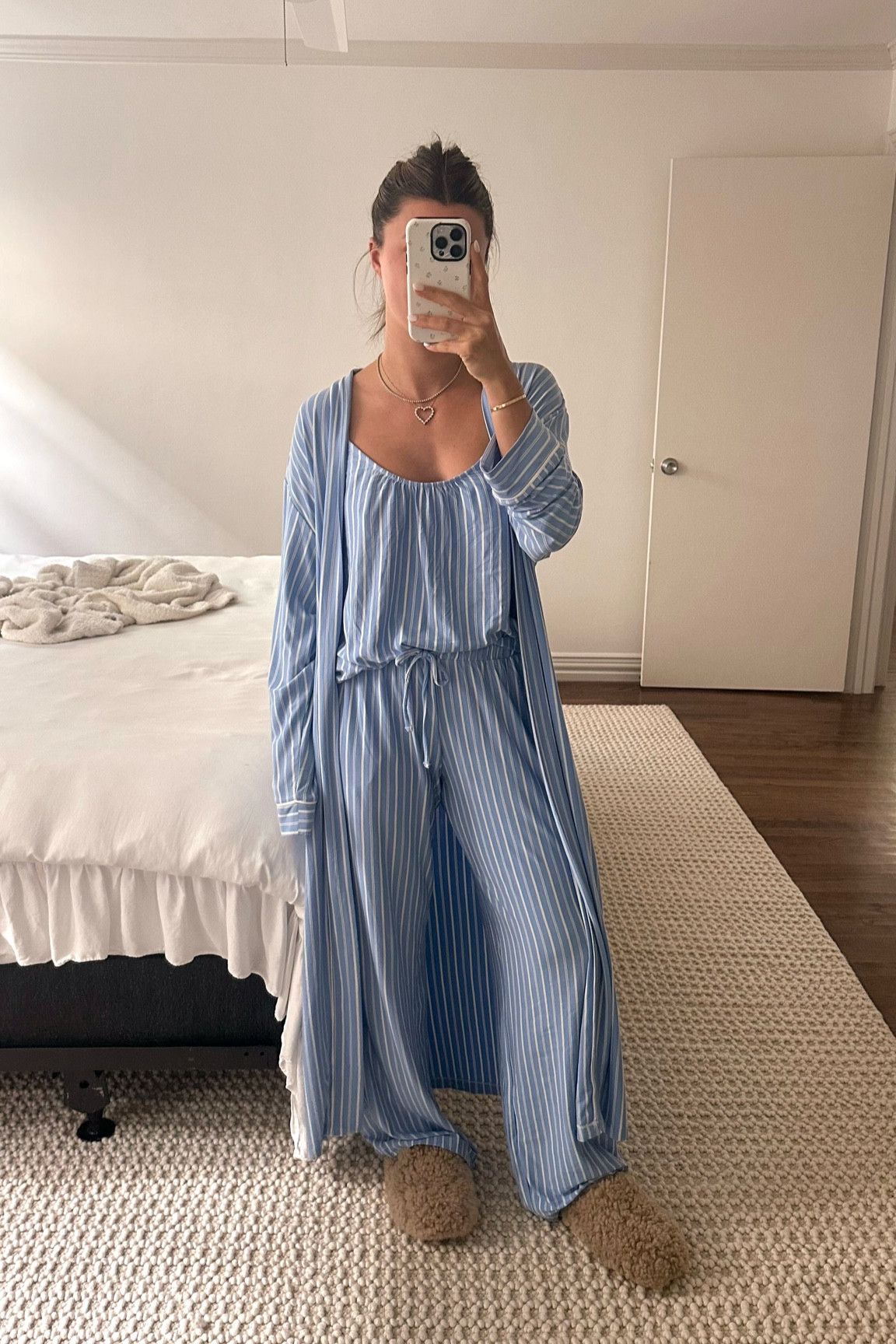 I love a 3 piece pj set!!!🩵🤍

Set - small
Robe - smalll