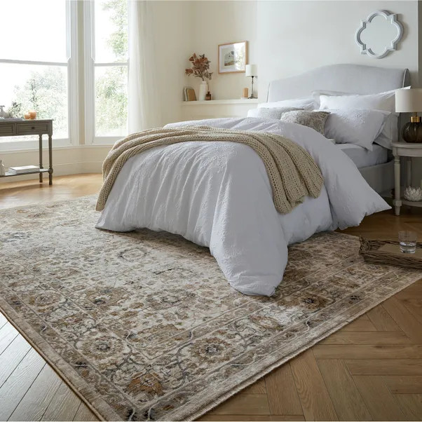 Mia Traditional Rug | Dunelm