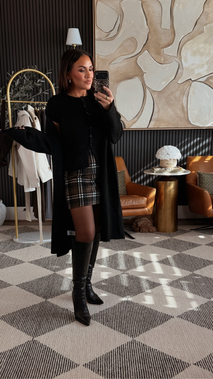 If you’re going for chic + comfy this Thanksgiving… this is it 🖤
The long cardigan feels so elevated paired with the plaid mini — still cozy but totally put together for the holiday 👏🏼

I’m 5’2”, 130 lbs, 25” waist, 34DD — wearing a small in tops and an XS in the skirt.


#AmazonFashion #ThanksgivingOutfit #FallStyle #PetiteStyle #WomenOver40Style #AmazonFinds #affiliate

#LTKPetite #LTKStyleTip #LTKOver40