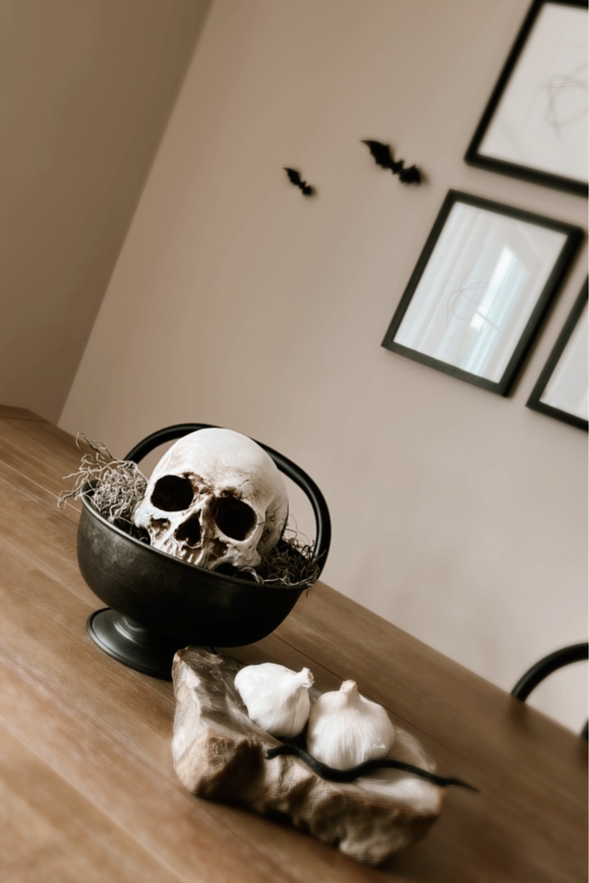 Halloween decor • Halloween tablescape • Halloween dining room decor • scary decor • cute Halloween decor • gallery wall • gallery wall frames • skull decor • bats decor • chic halloween

#LTKhome #LTKHalloween #LTKSeasonal