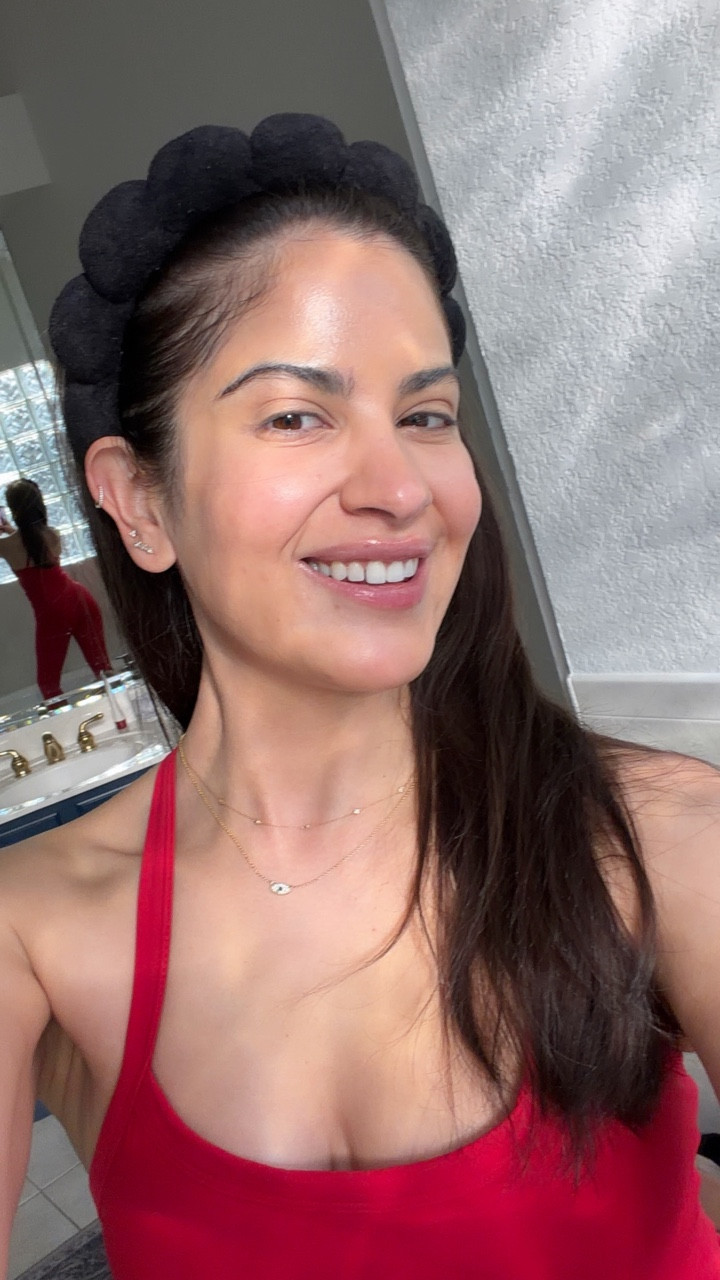 Took the day off to play at Epic Universe for my husband’s birthday today so had a little extra time to film my updated morning skincare routine.

Comment MORNING for a link to the products I’m using and my favorite make-up to layer on top! 

#morningskincareroutine #acneproneskincare #glowingskintips #sunprotection