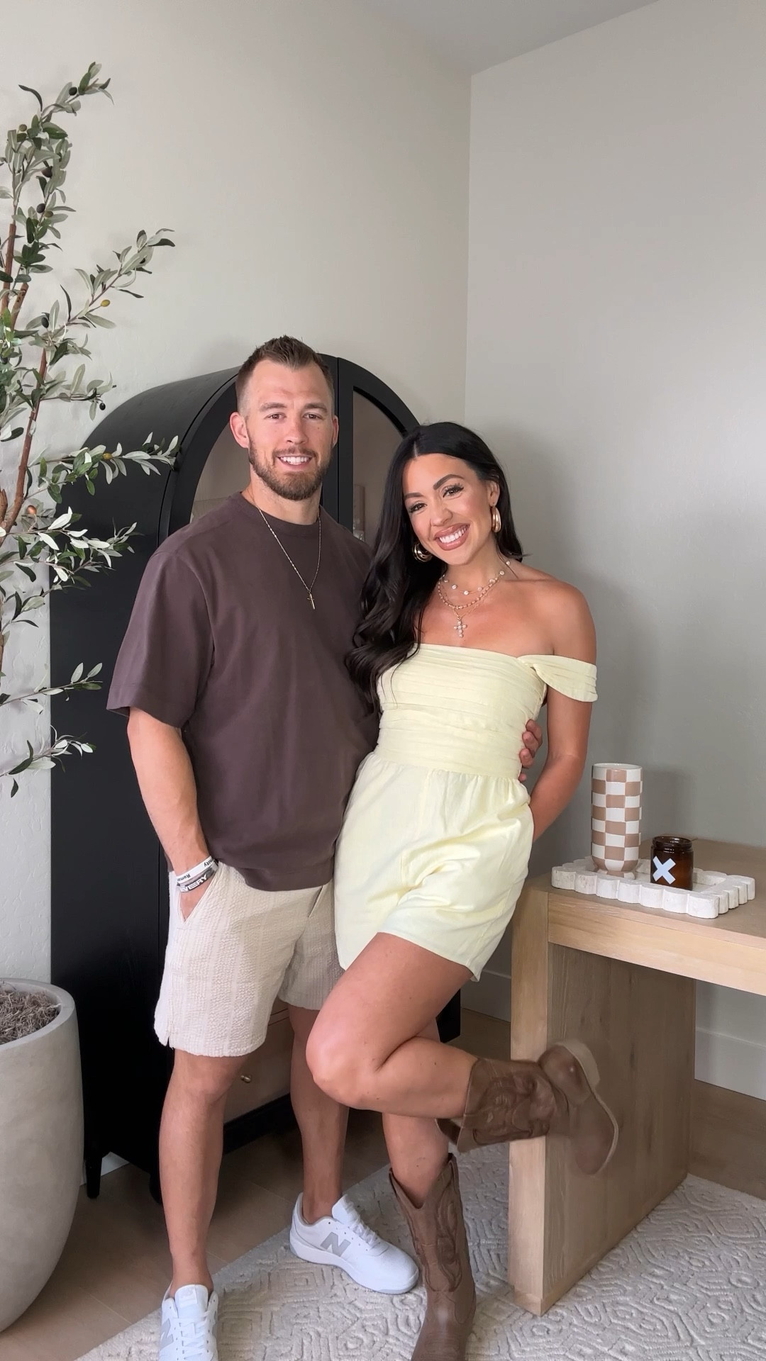 Bubs SR is looking quite delicious 😜🍋 comment LINK to get our causal @abercrombie outfits sent straight to your inbox! I’ve been grabbing yellow pieces like crazy and this romper is so fun! Brody loves the heavyweight tees right now at Abercrombie—you can dress them up or down!

Couples, couples style, grwm, grwus, ways to style, summer outfits 



#LTKmens #LTKstyletip #LTKSeasonal