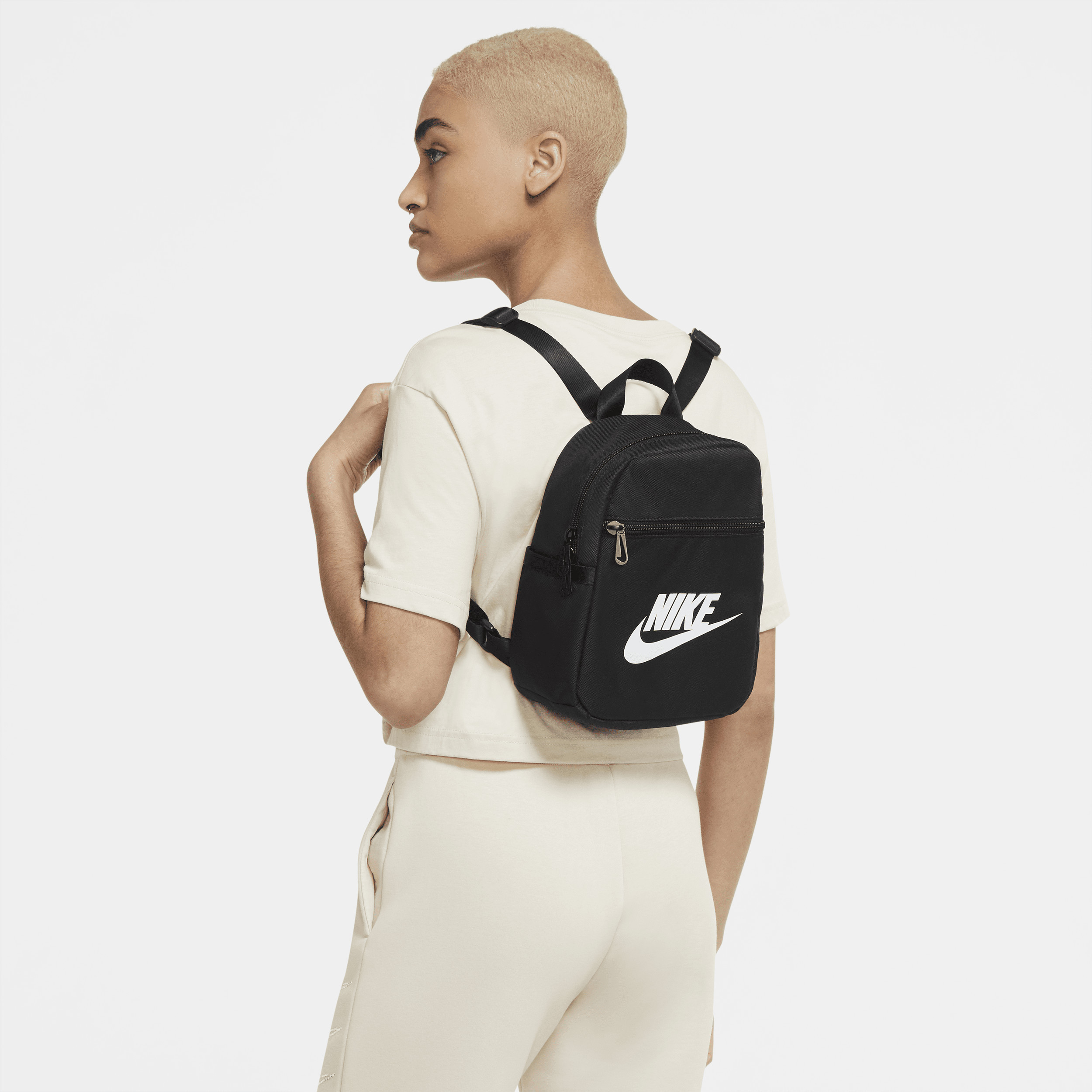 Women's Nike Sportswear Futura 365 Mini Backpack (6L) in Black | CW9301-010 | Nike (US)