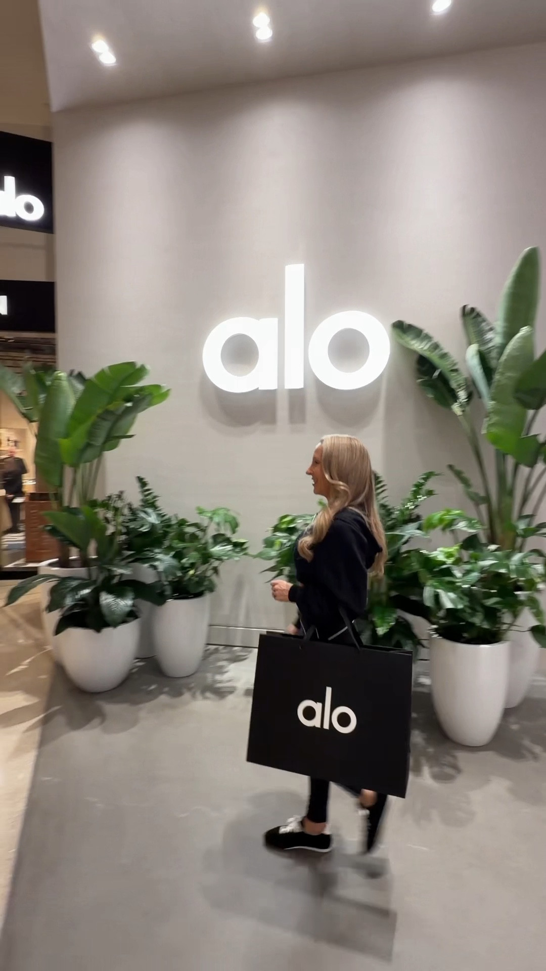 A closer look at the ALO Atelier bag collection @crystalslv! Sculptural, elevated, and designed to take you from studio to street! Shop now at The Shops at Crystals boutique. #Sponsored #TheShopsAtCrystals #ALOAtelier #SimonMalls #shopsimon

#LTKActive #LTKSeasonal #LTKItBag