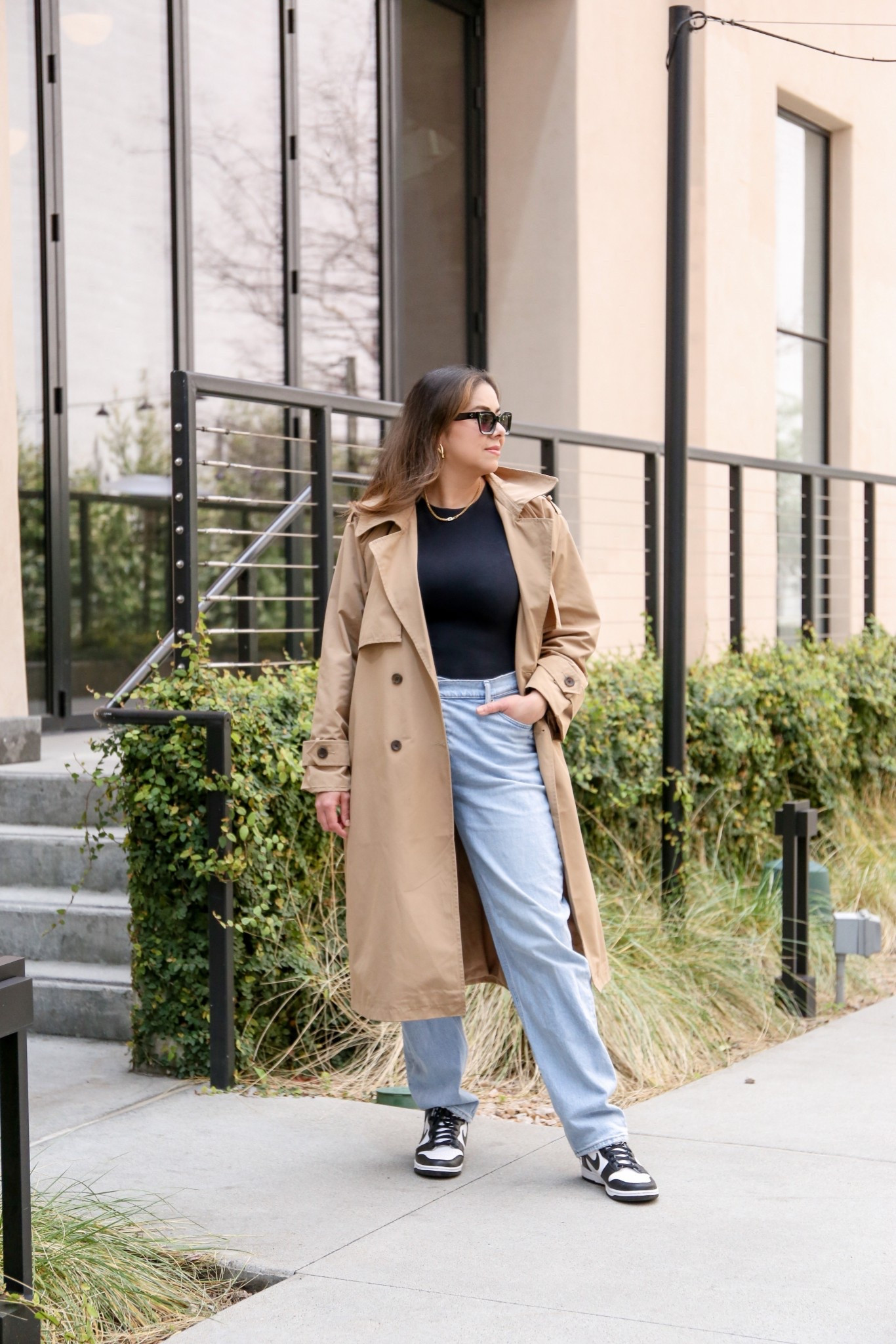 classic trench coat with lightwash jeans outfit and dunks

#LTKStyleTip #LTKMidsize #LTKShoeCrush