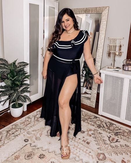 A beautiful one piece of your dreams! Love this one shoulder swimsuit with ruffle detail. Wearing an XL.

Black and white swimsuit, swim coverup, amazon swim 

#LTKcurves #LTKFind #LTKswim