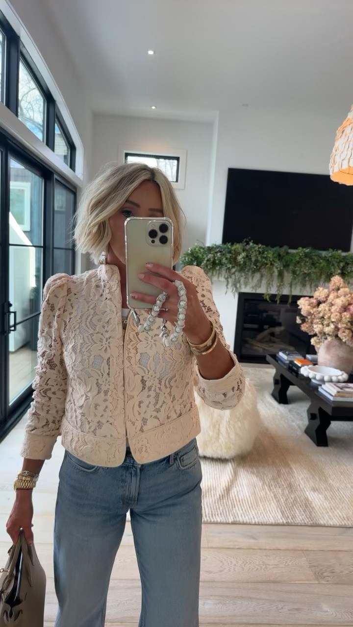This lace blazer 😍😍😍 wearing a large (size up)