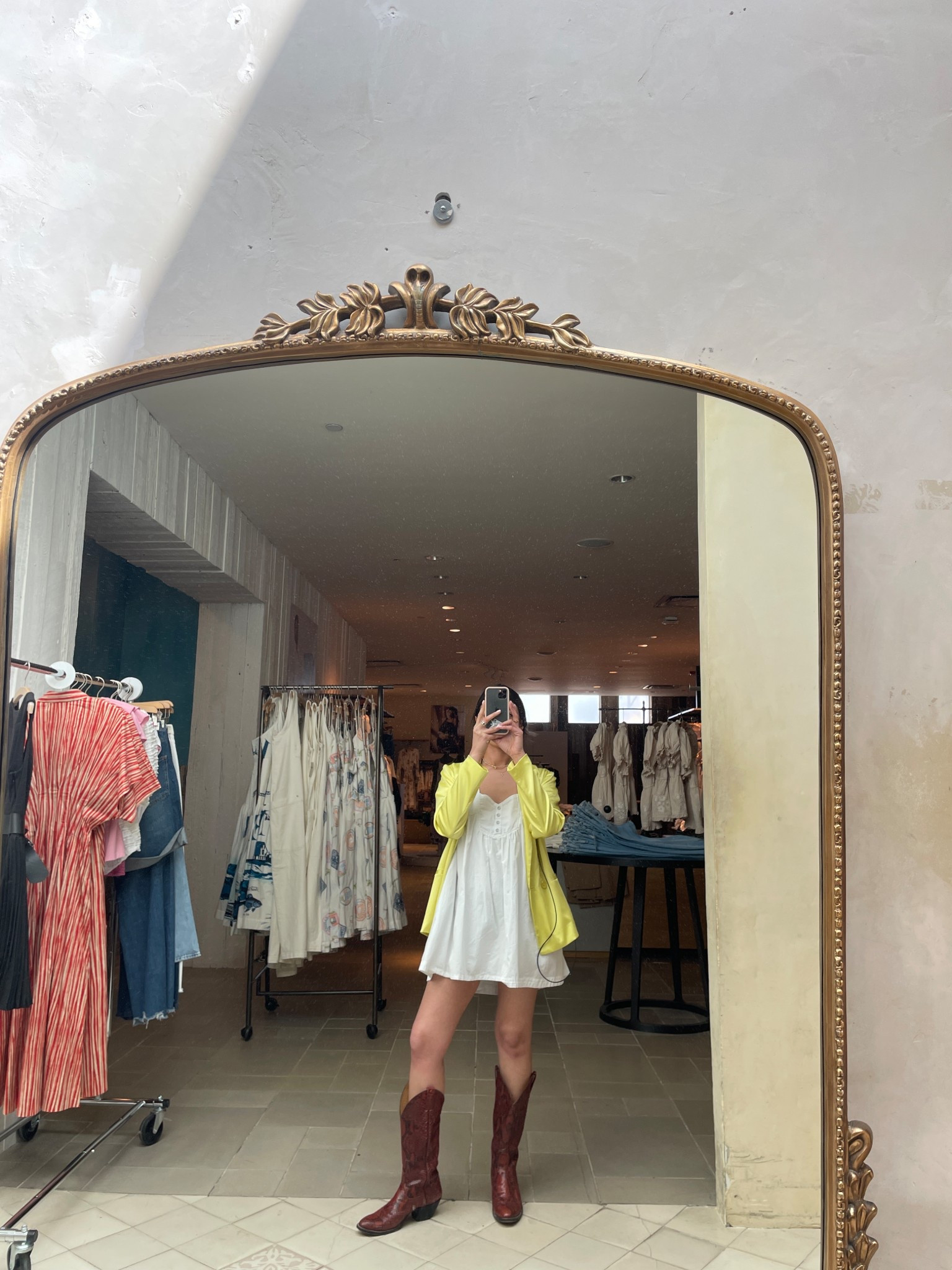 Yellow + white 💛 🤍 