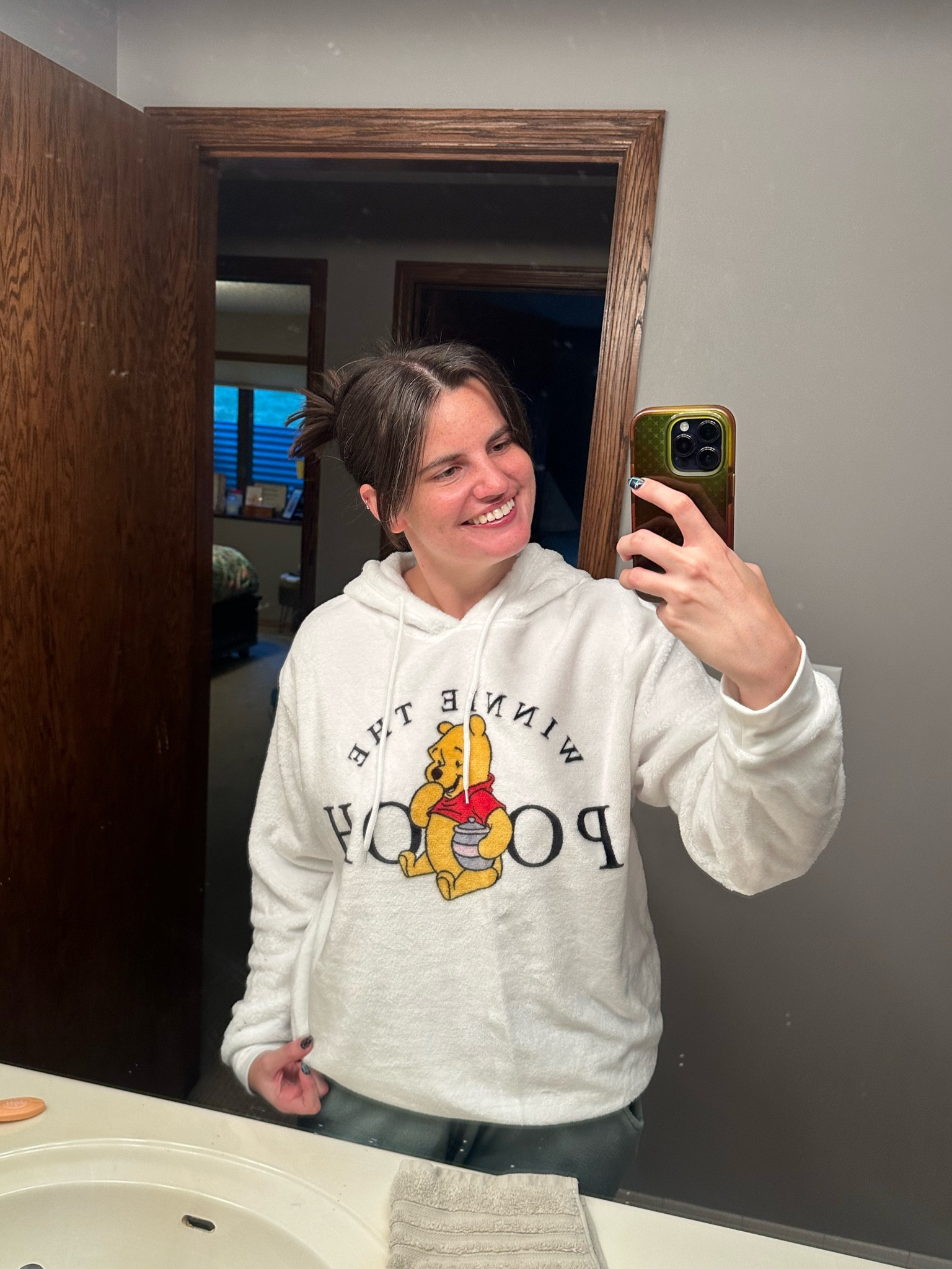 Fuzzy sweatshirt vibes🤍❤️💛
