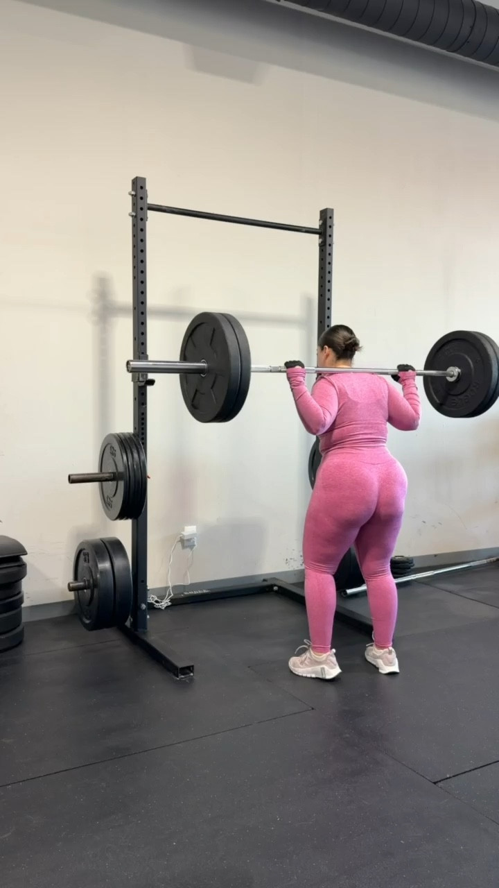 Workout OOTD for squat leg day from Gymshark. Wearing size large. Bust 37 waist 31 hips 45 height 5’2"

#LTKfitnessgoals #LTKActive #LTKselfcare