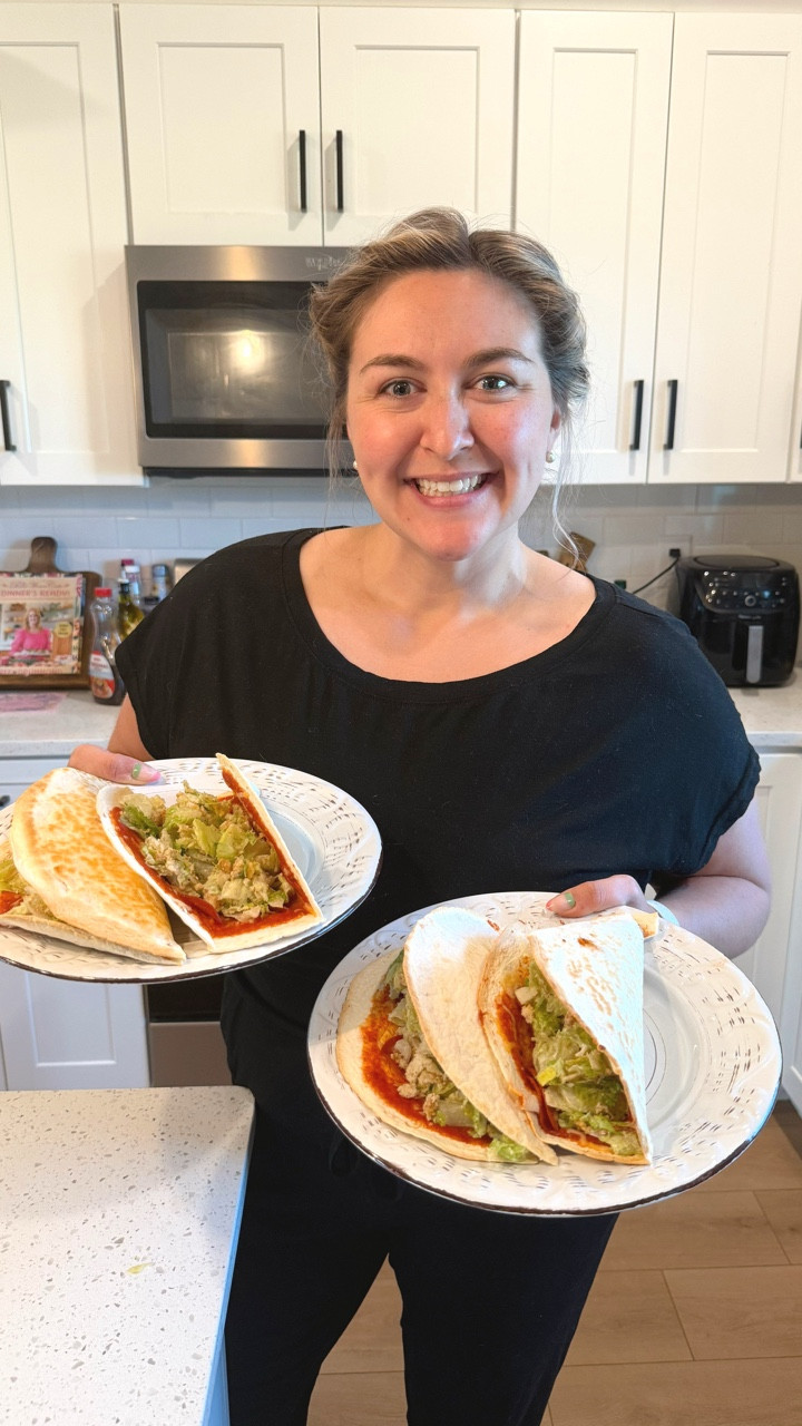 The Caesar Salad Pizza…Taco? 

#caesarsalad #pizza #weeknightmeals #easydinnerideas #dinner #recipe #bolthousefarms