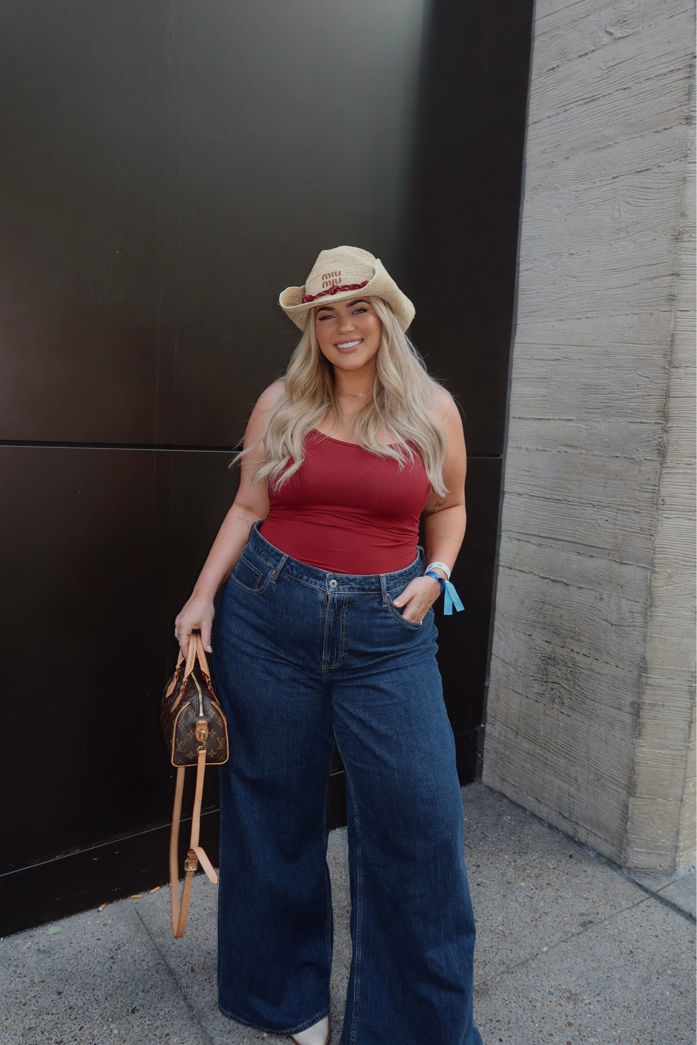 CMA Fest!!! 🤍 jeans I feel the best in rn — wearing a 33 long! Tank is super old  but I linked this years version @abercrombie #ad #abercrombiepartner

#LTKootd #LTKMidsize #LTKSaleAlert