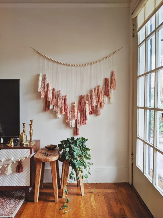 Warm blush pink and mauve yarn tassel wall hanging / Earth tone fiber art / Boho wall decor / Gir... | Etsy (US)