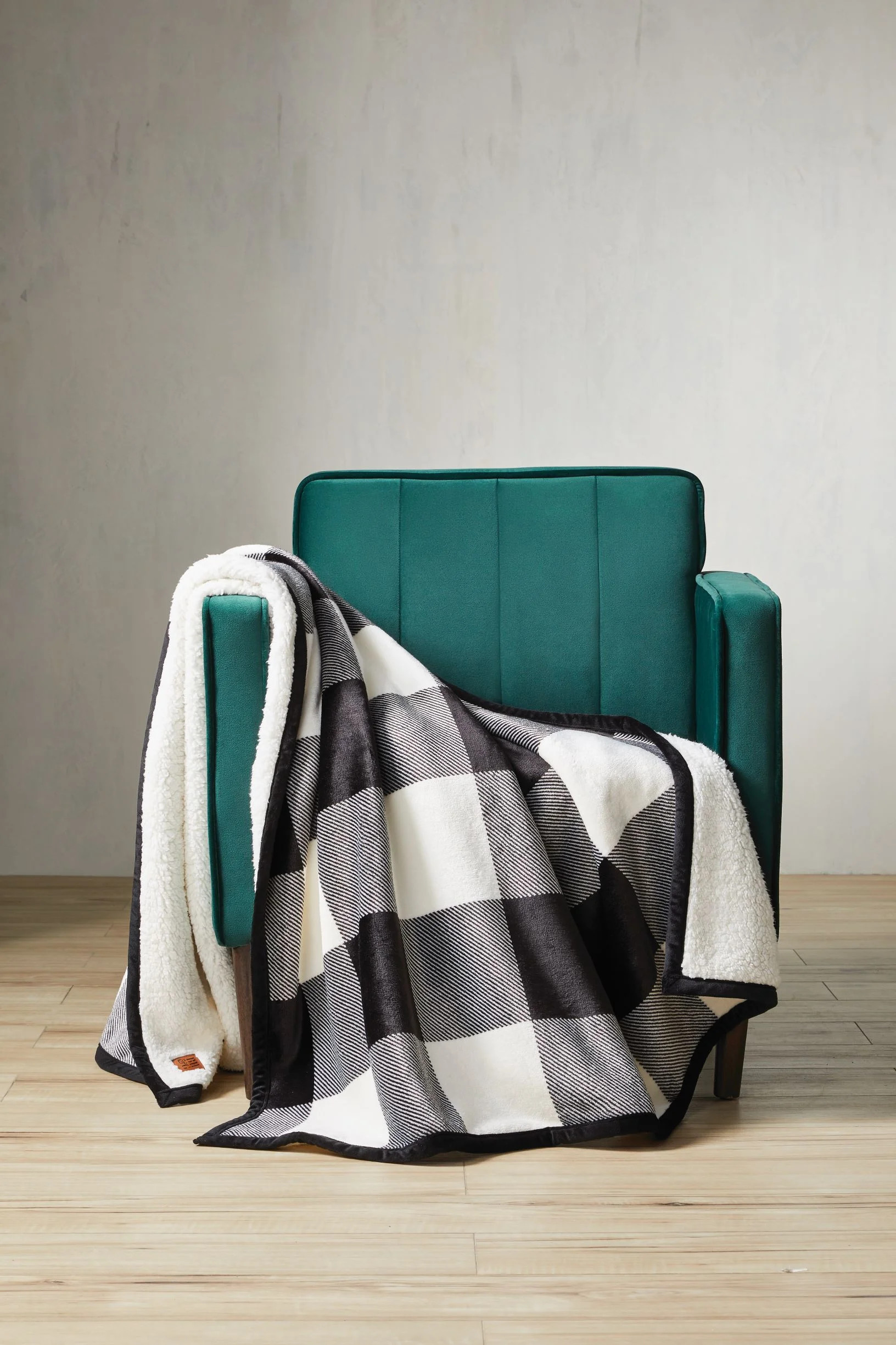 Better Homes & Gardens Oversized Sherpa Throw, 50" x 72", Black Buffalo Plaid - Walmart.com | Walmart (US)