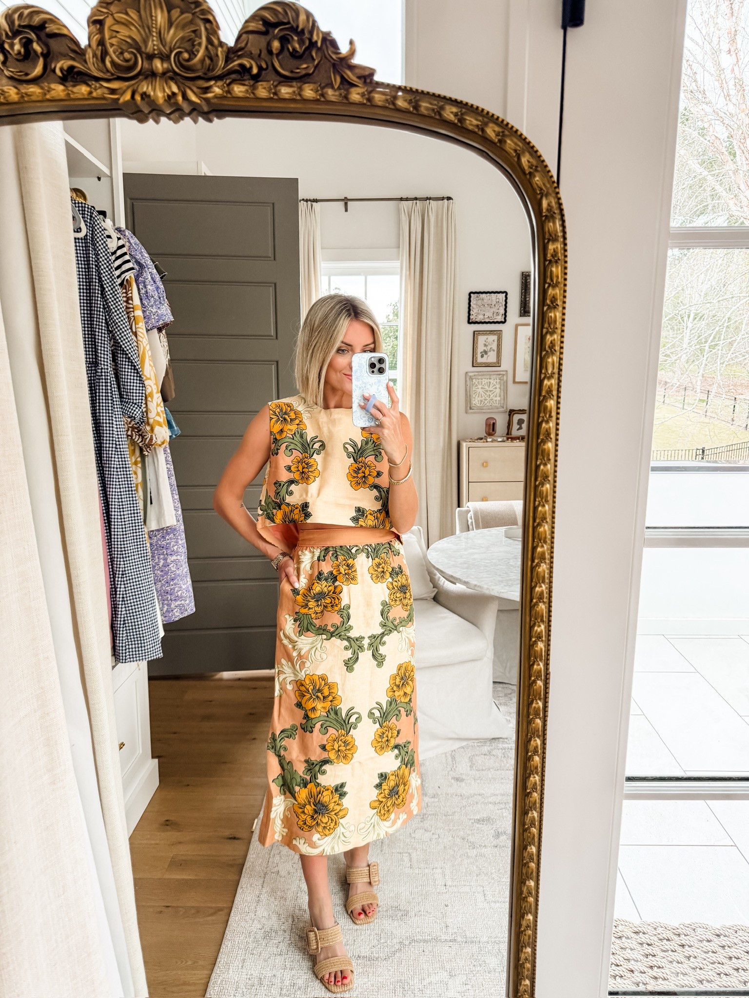 Obsessed with this! 😍 Wearing XS!

Loverly Grey, Farm Rio, Shopbop

#LTKSeasonal #LTKStyleTip