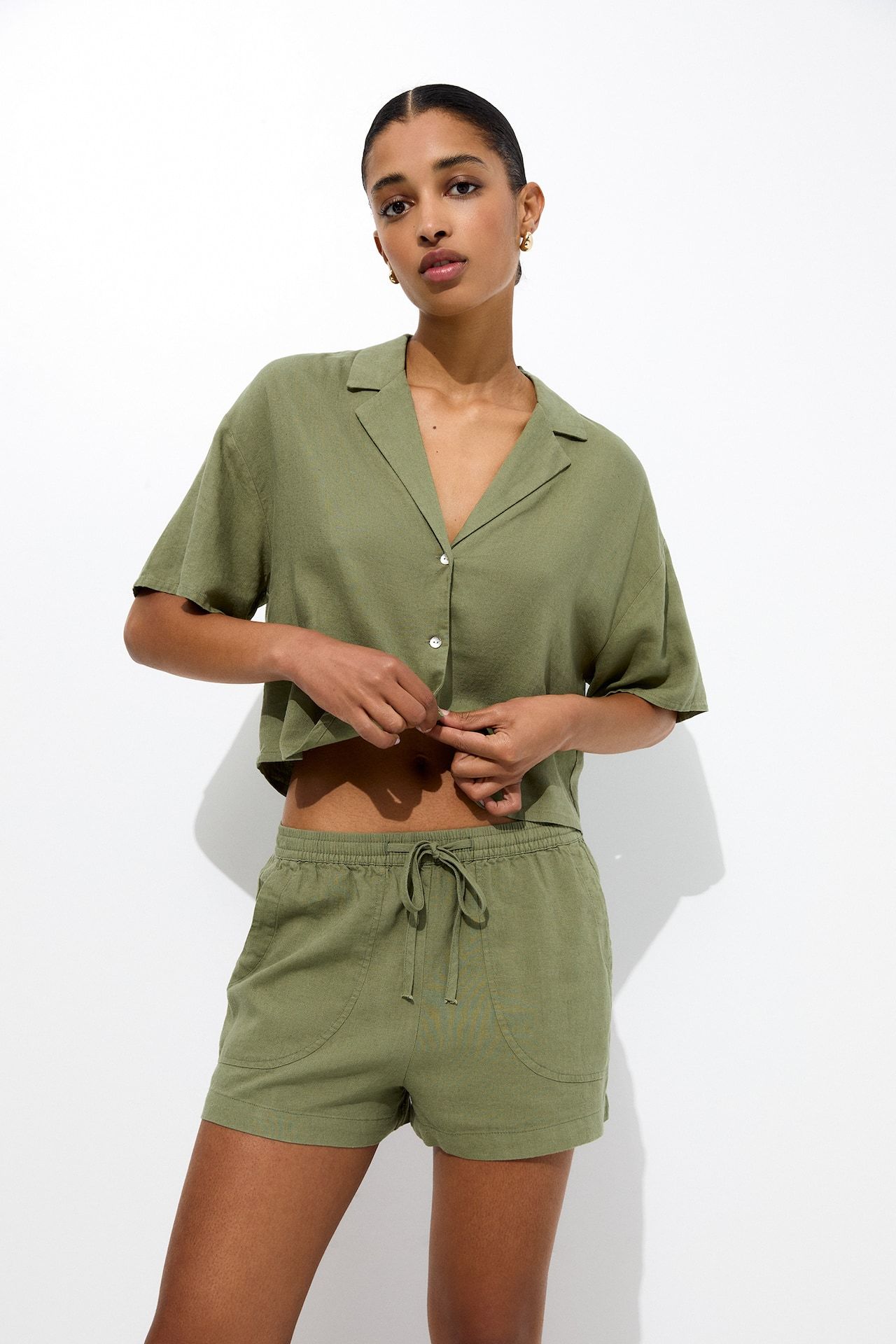 Cropped linen blend shirt | PULL and BEAR UK