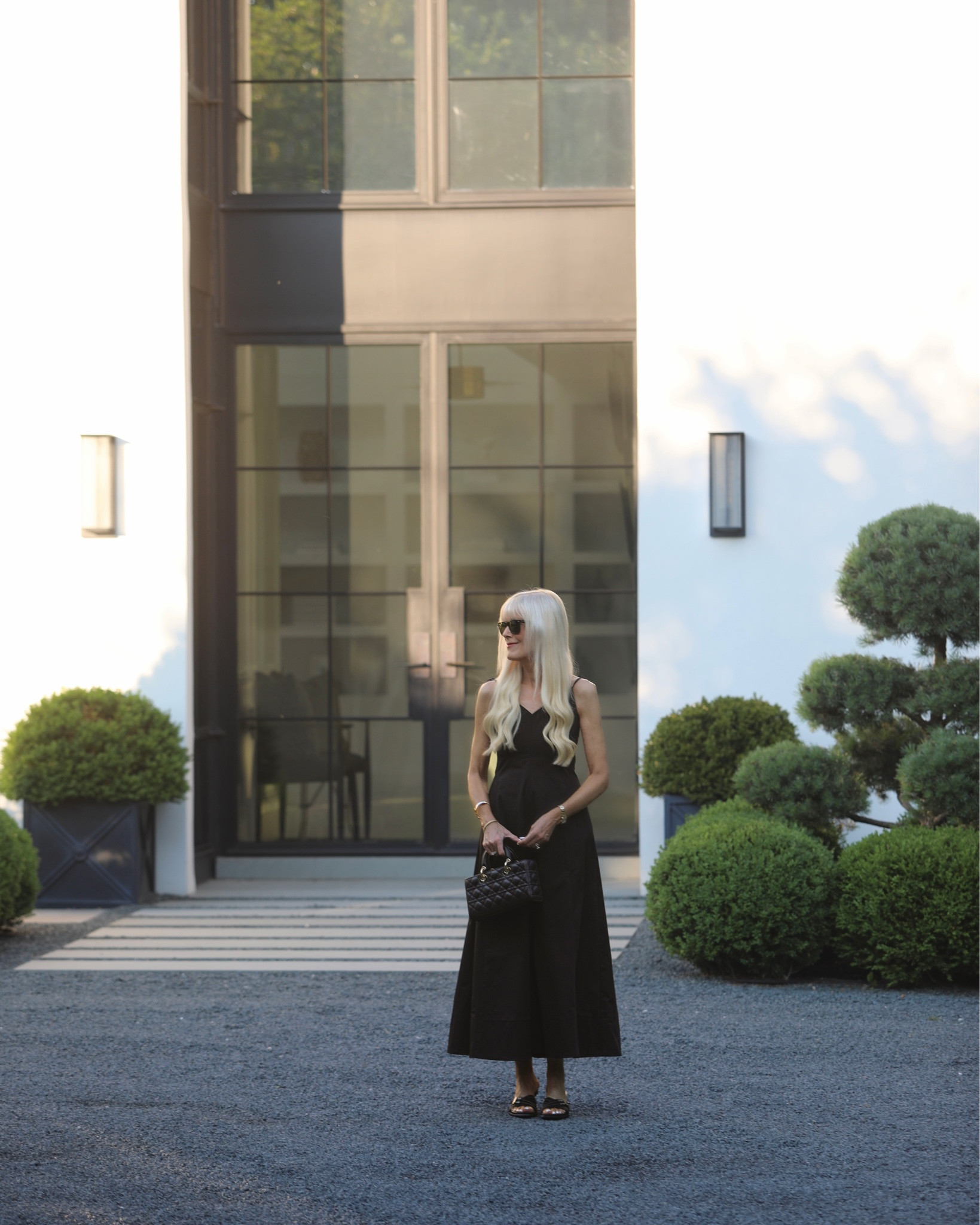 Yes, you can wear black in the summer 🖤