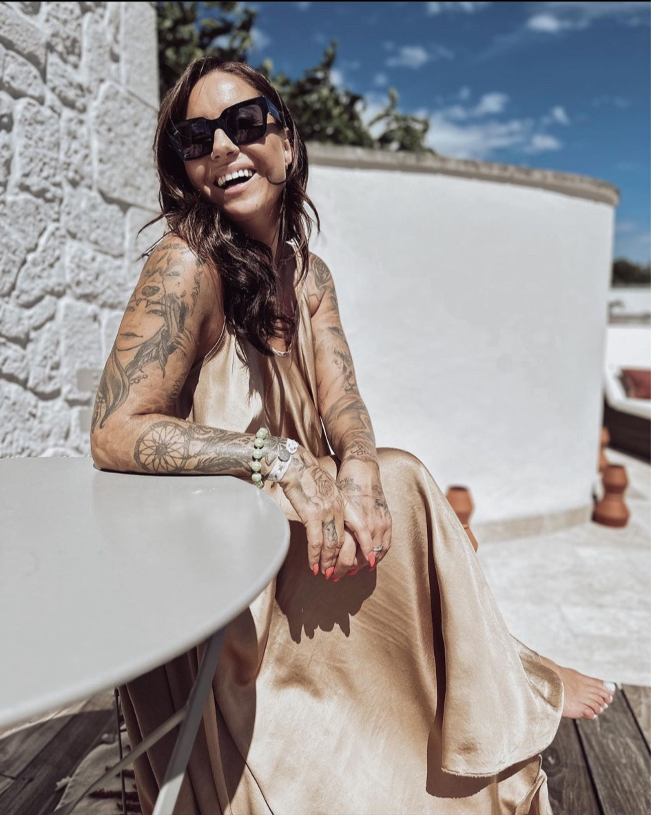 Longue robe satinée dorée, la robe parfaite pour l’été, longue robe fluide beige 

#LTKFind #LTKSeasonal