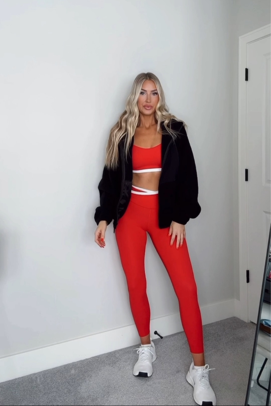 Wearing a size M in the jacket,
M in the sports bra & S in the leggings 

#LTKFindsUnder100 #LTKFindsUnder50 #LTKStyleTip