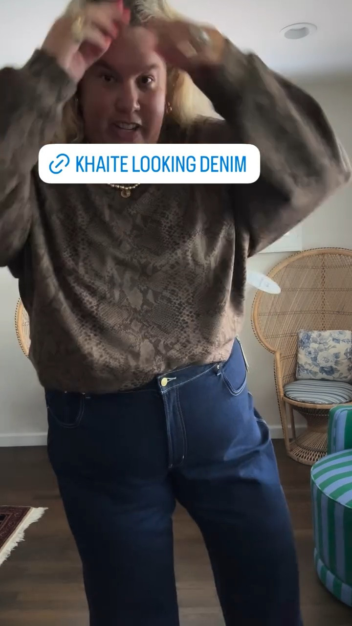 This denim looks so chic