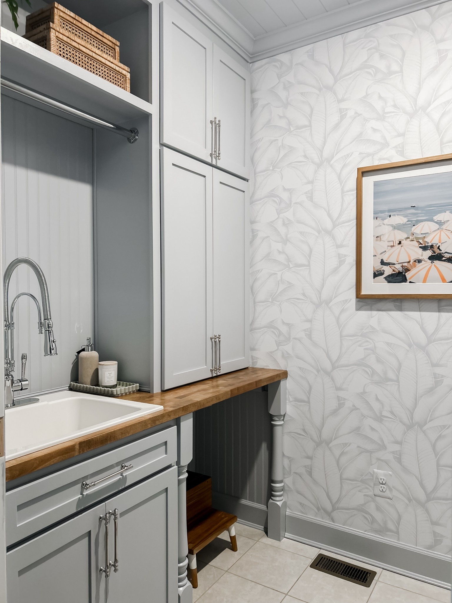 ✨ Laundry room glow-up ✨
From builder-grade blah ➝ to a space I actually want to spend time in. 🙌 I linked all the details that brought this makeover together. From the bold wallpaper to the classic cabinetry touches, so you can shop the look too! 🧺💙

#LaundryRoomMakeover #DIYHomeDecor #ModernTraditional

#LTKHome #LTKSaleAlert #LTKFindsUnder50 #LTKHome