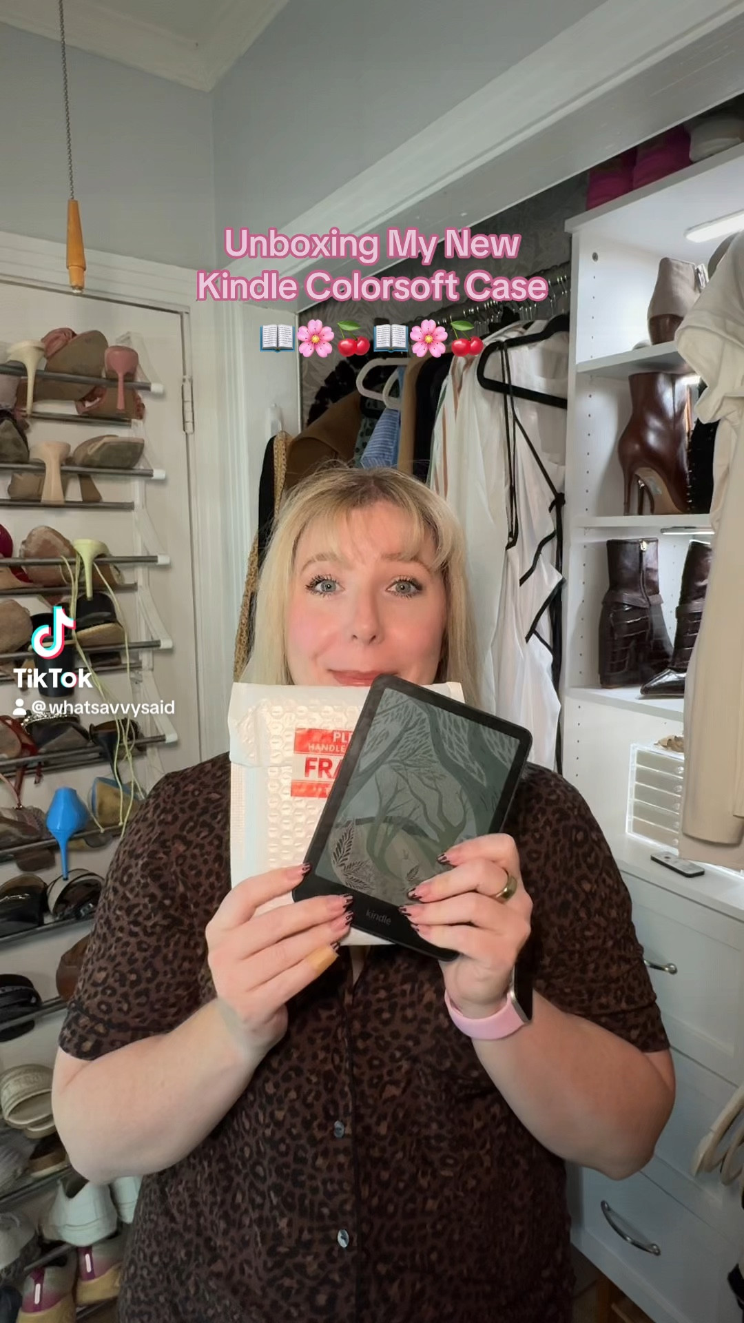 The cutest cherry kindle colorsoft case



#LTKVideo #LTKGiftGuide #LTKFindsUnder100