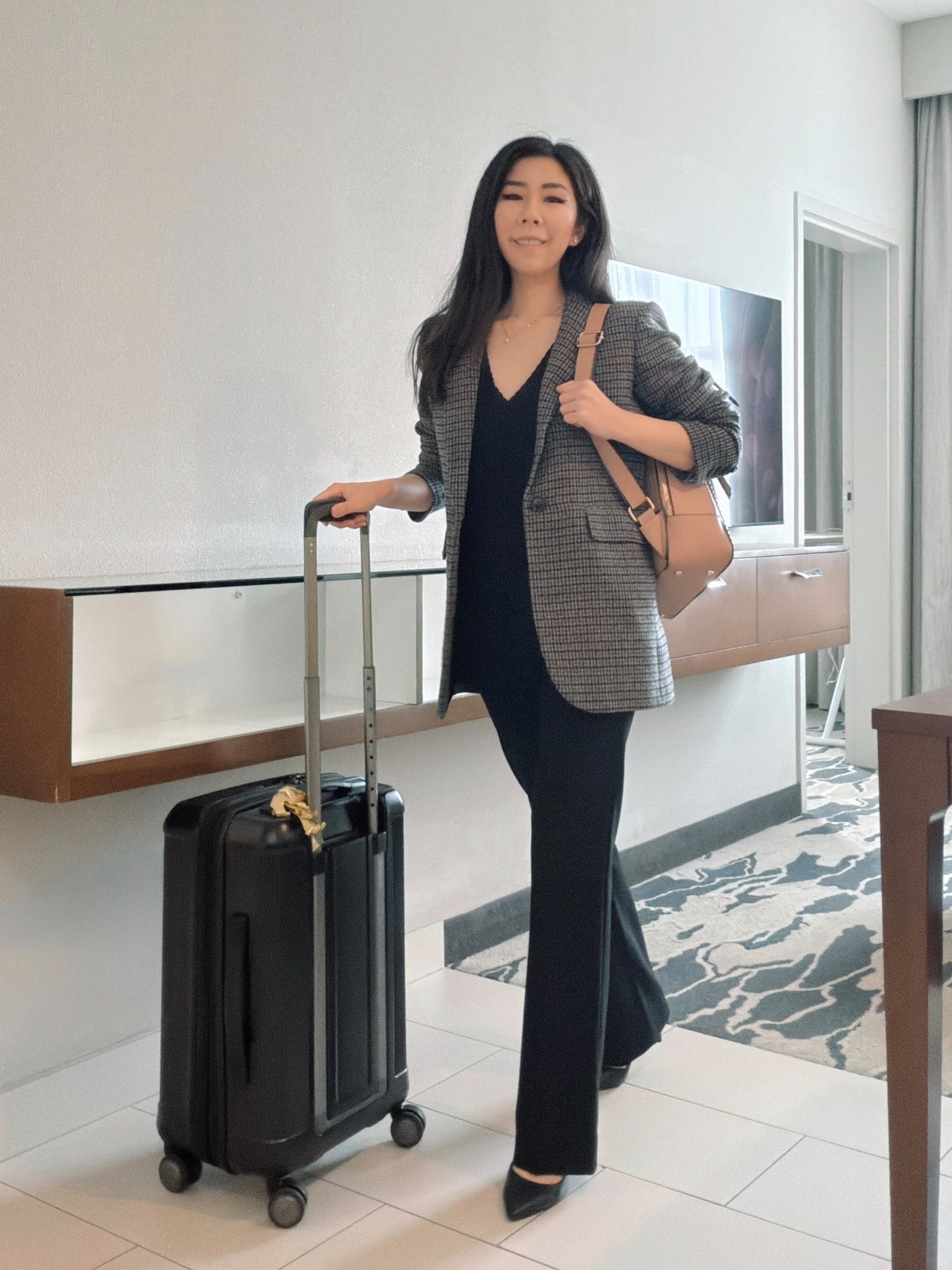 I had a lot of business travel during the last leg of the year and it often meant that I went from my meeting straight to the airport. It was humid and gloomy in Texas but I still wanted to look put together so I wore a slightly oversized grey wool houndstooth blazer on top of a cropped sweater vest and straight leg pants. I’m also making an effort to wear all my bags so I have this backpack some air time! #businesscasual #houndstoothjacket #corporatestyle #9to5style #workwear

#LTKPetite #LTKdayinmylife #LTKWorkwear